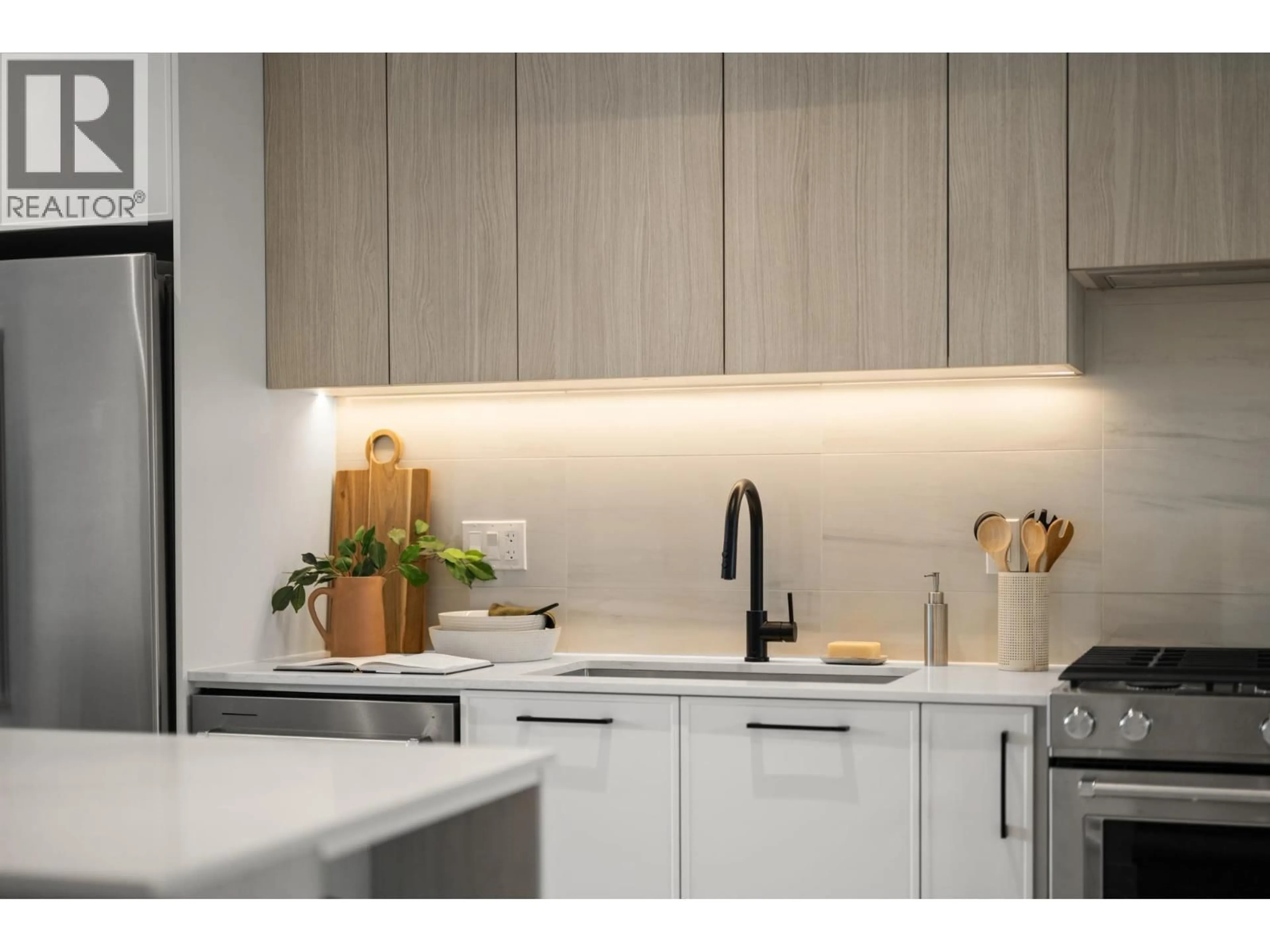 Contemporary kitchen, unknown for 110 - 3421 QUEENSTON AVENUE, Coquitlam British Columbia V3E0V9