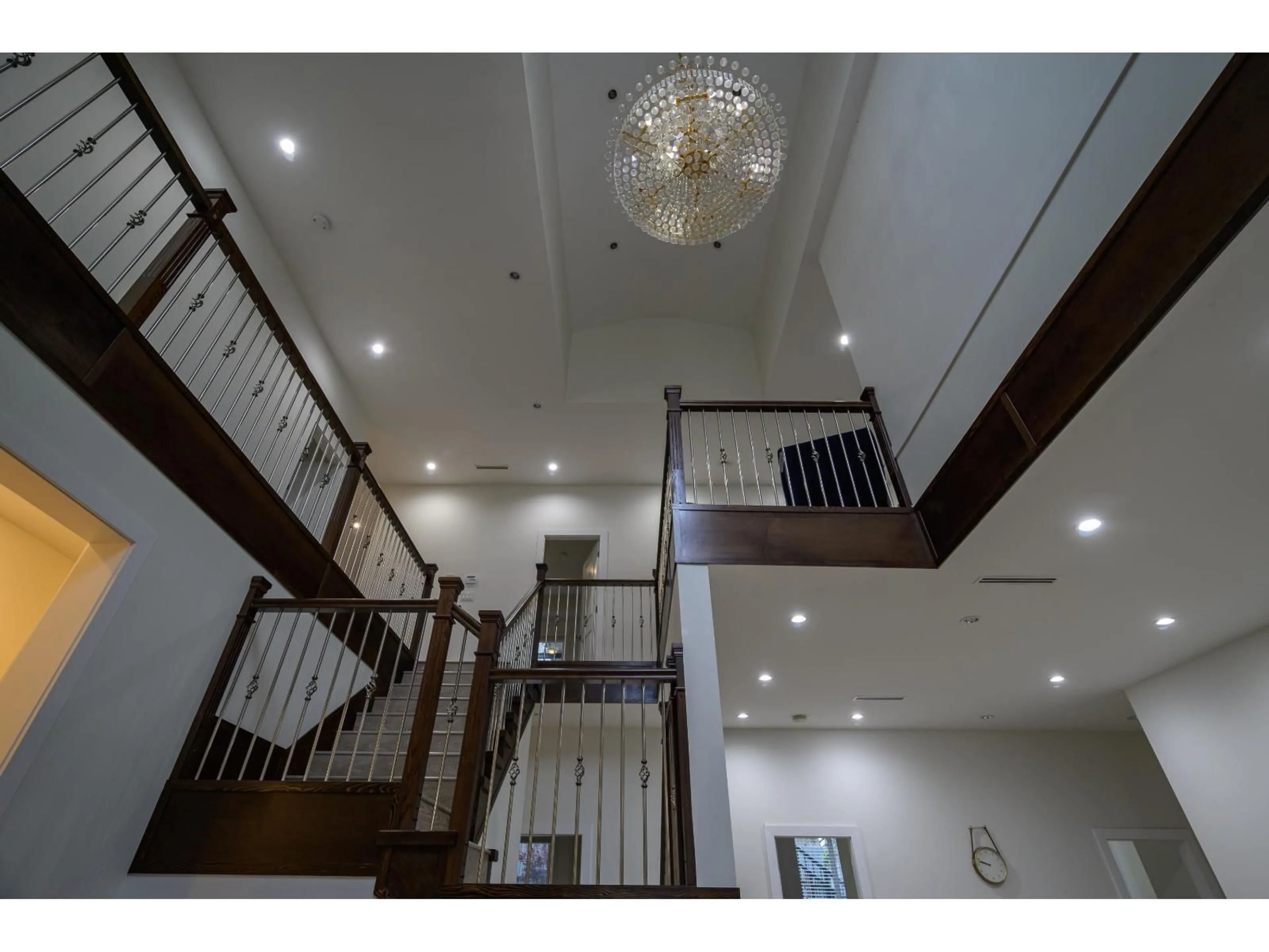 Indoor foyer for 10873 132, Surrey British Columbia V3T3W6