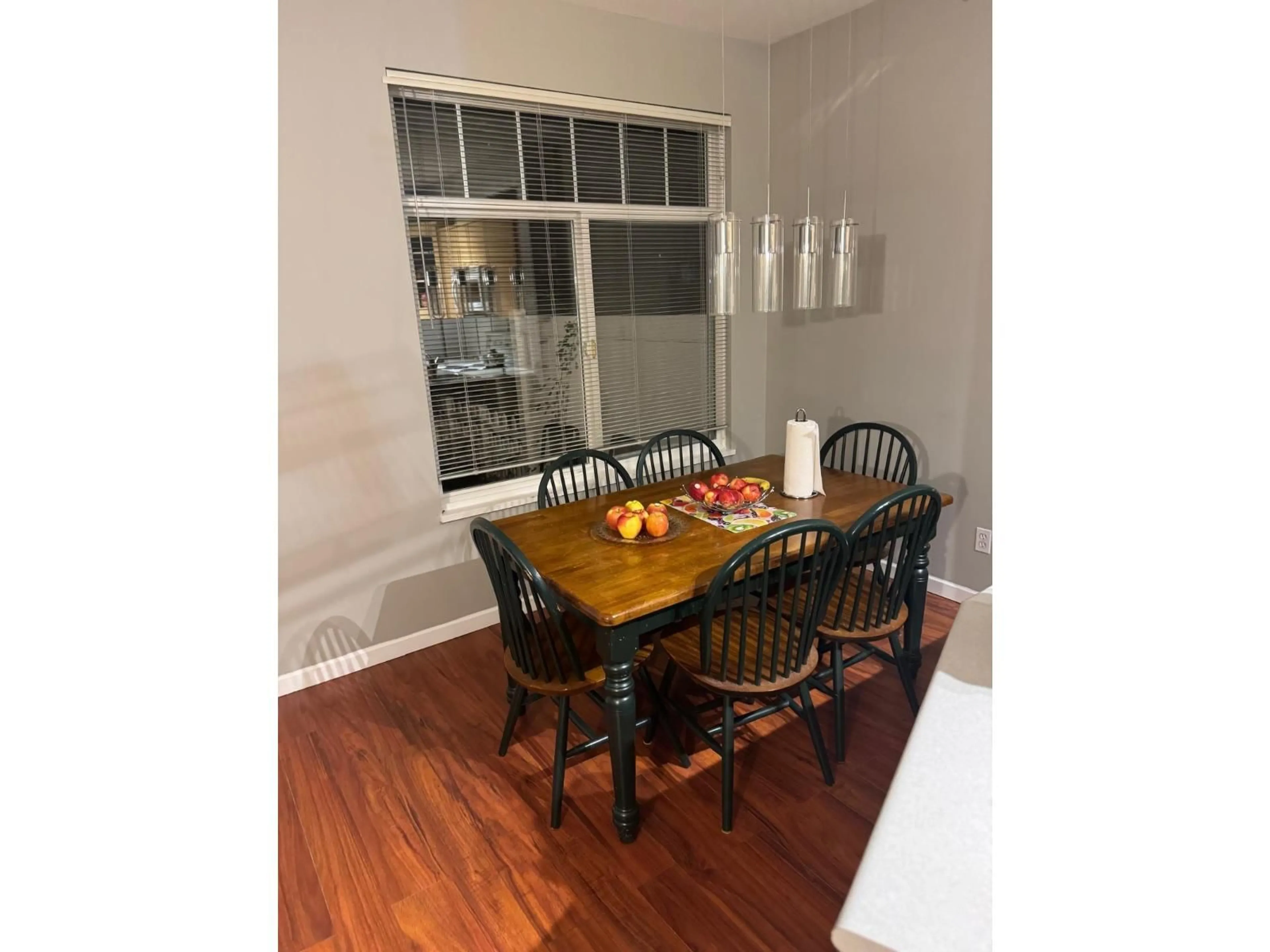 Dining room, wood/laminate floor for 3 - 2678 KING GEORGE, Surrey British Columbia V4P1H6