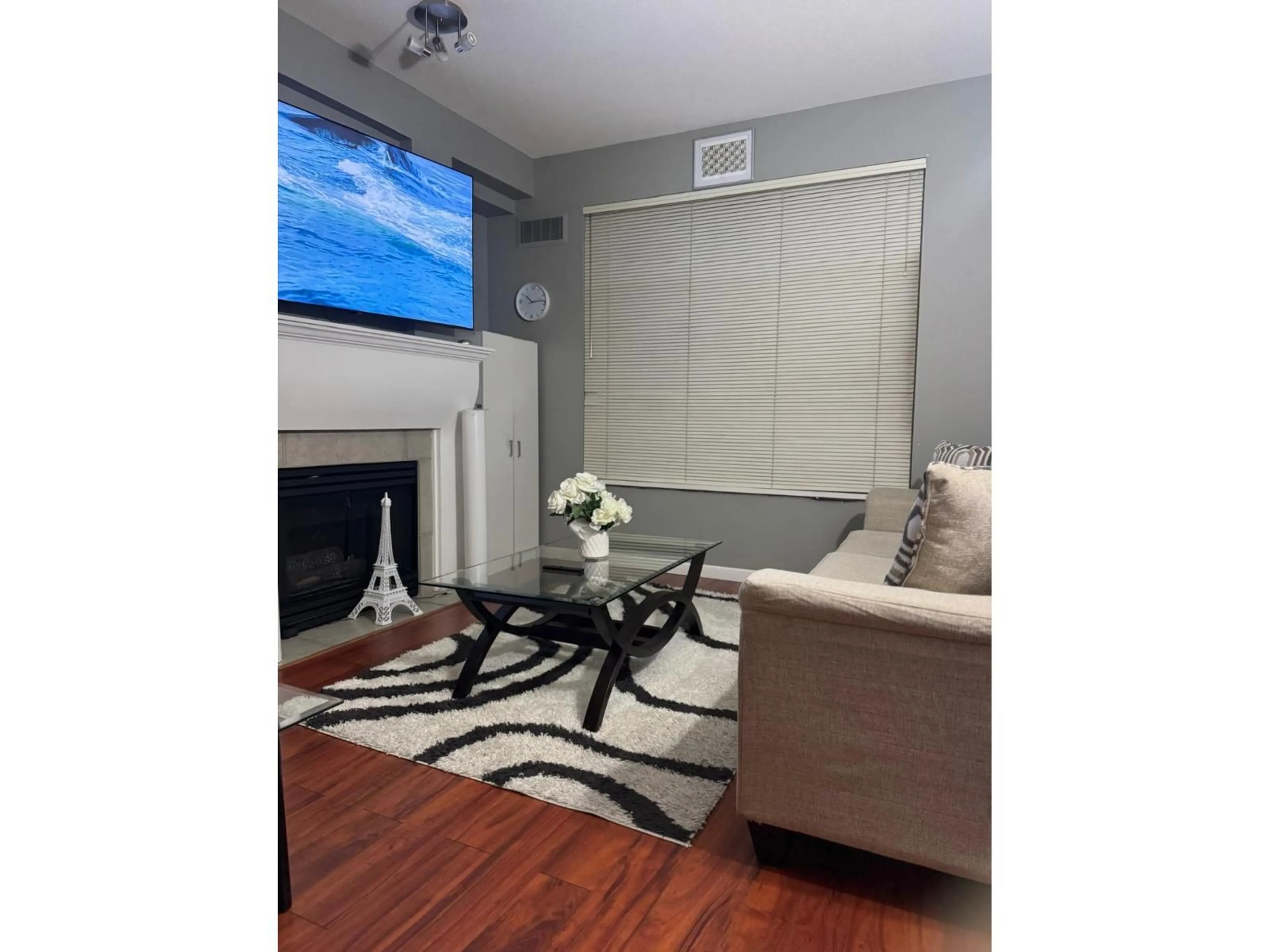 Unknown for 3 - 2678 KING GEORGE, Surrey British Columbia V4P1H6