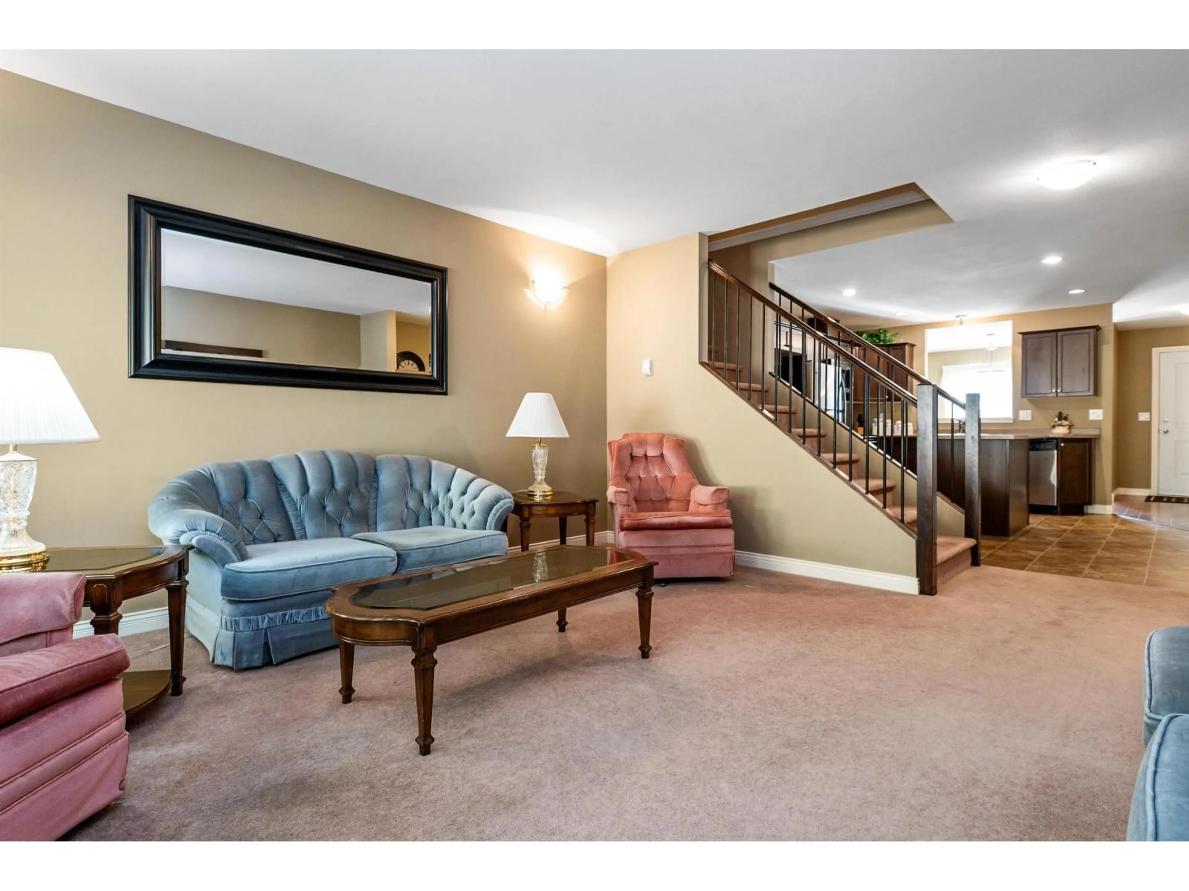 Living room with furniture, carpet floor for 23 - 1175 7TH AVENUE, Hope British Columbia V0X1L4