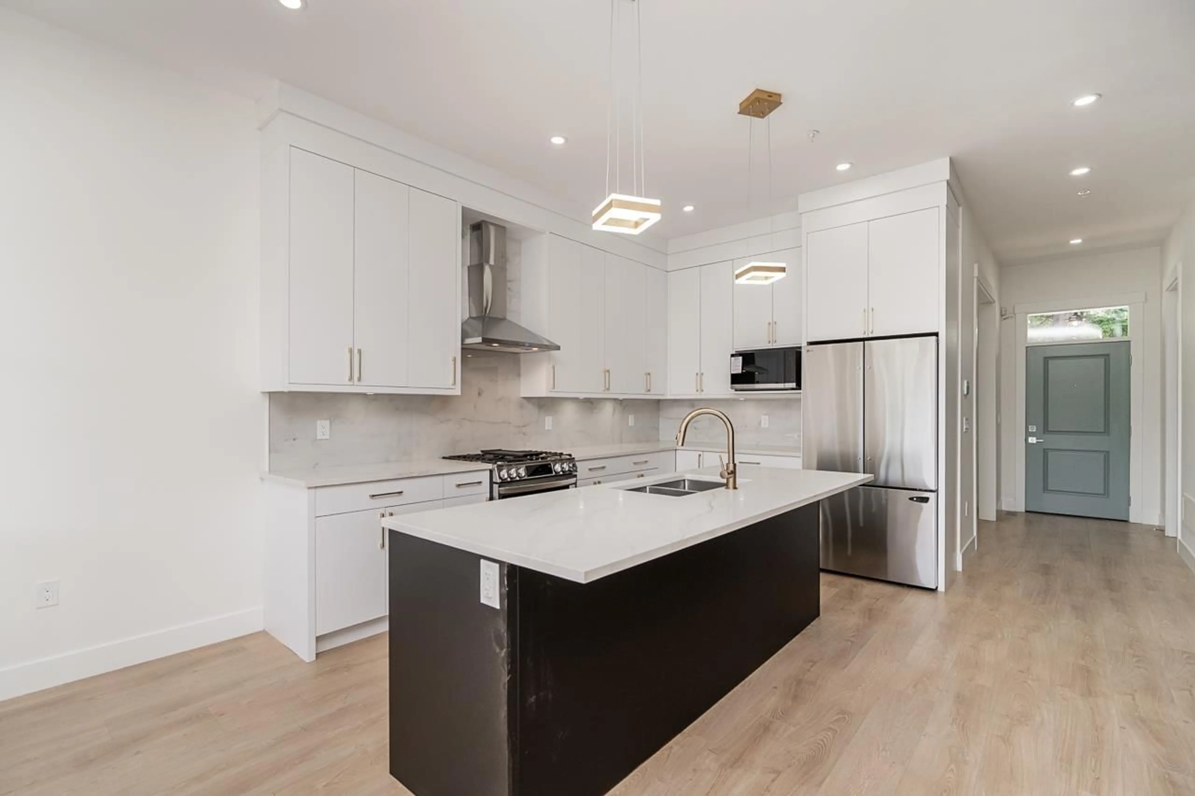 Open concept kitchen, wood/laminate floor for 20535 74B, Langley British Columbia V2Y3S8