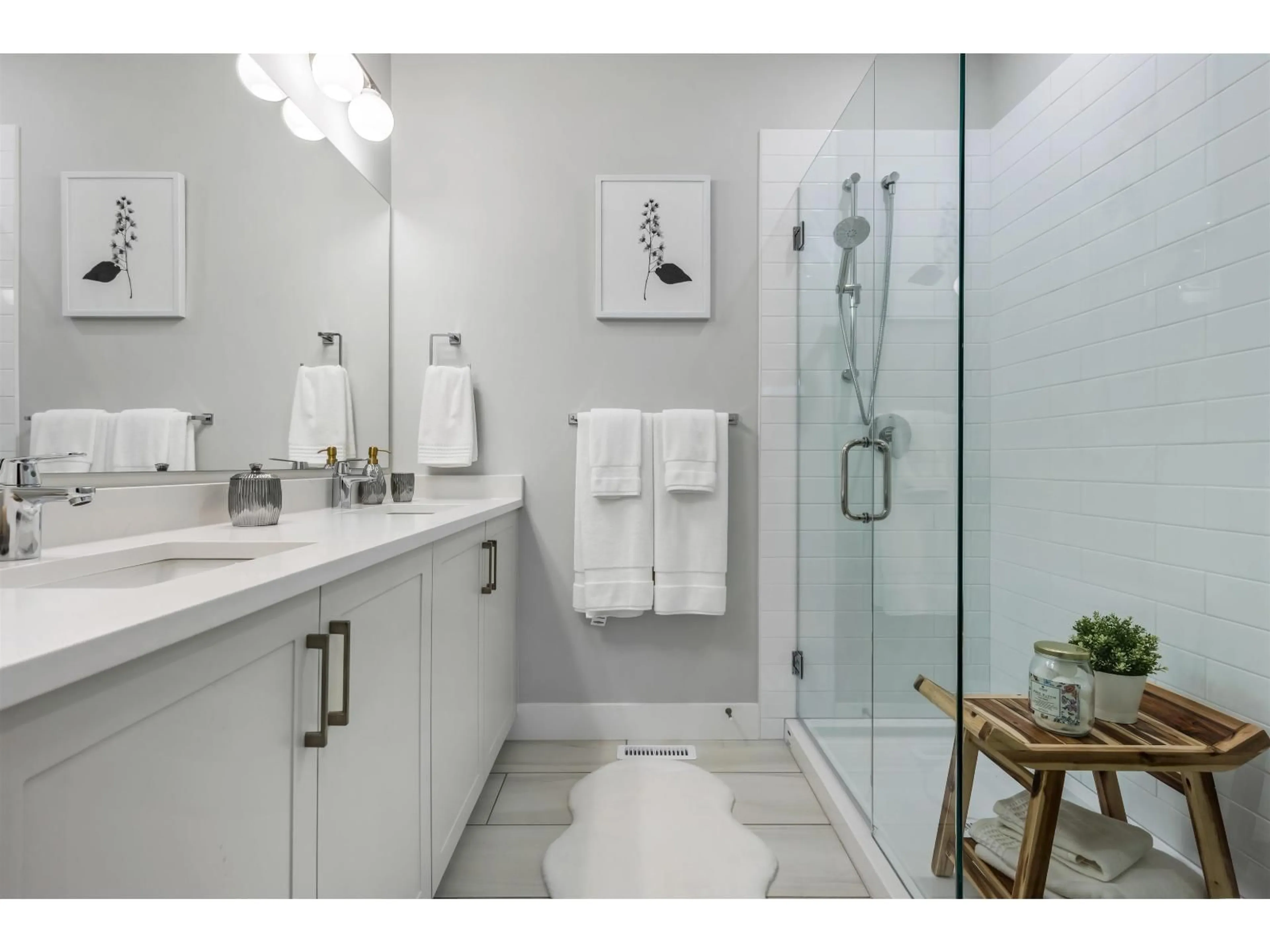Contemporary bathroom, ceramic/tile floor for 15 - 7243 WILLOWSTREAM ROAD, Chilliwack British Columbia V2R6M1