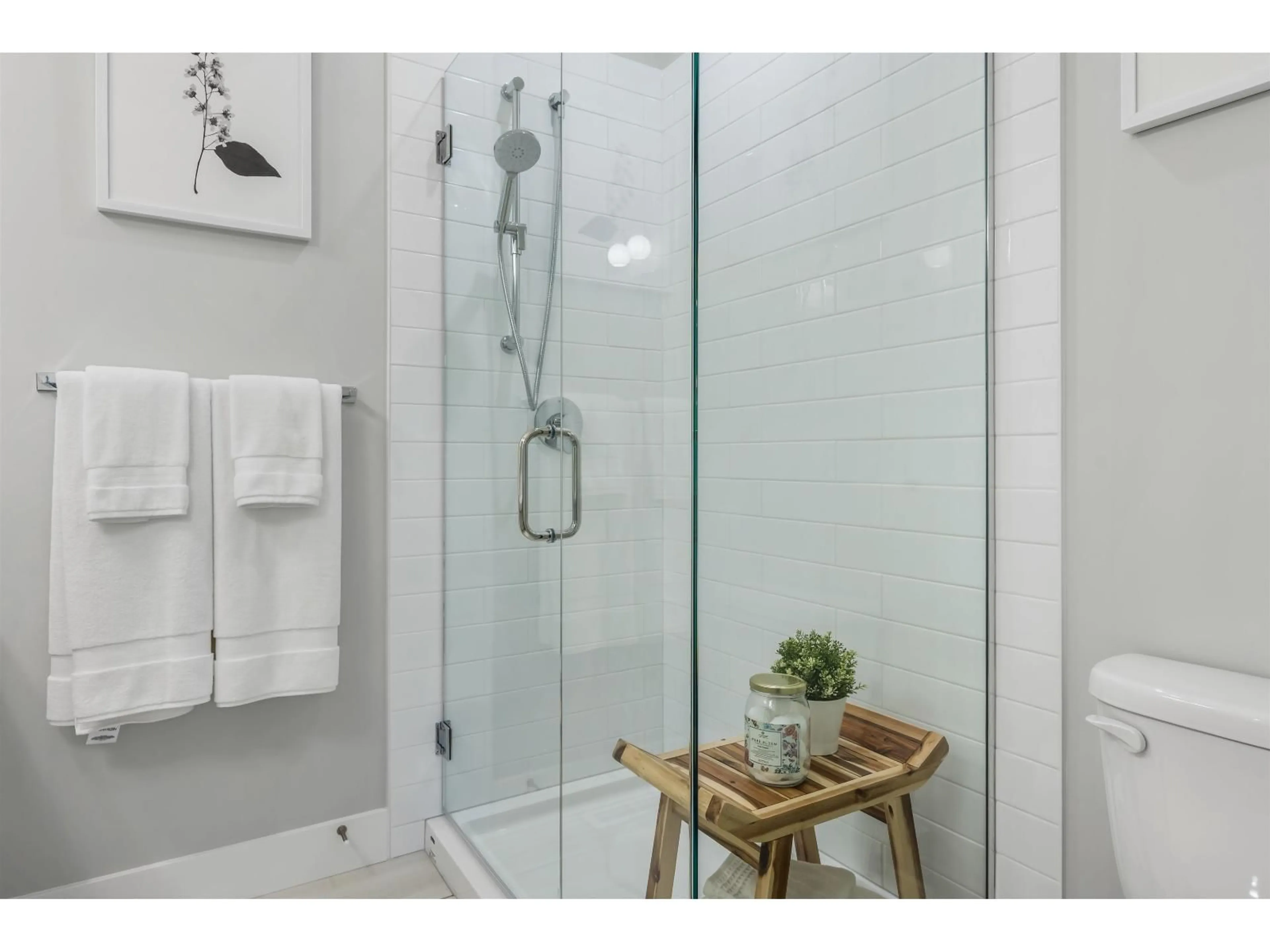 Contemporary bathroom, ceramic/tile floor for 15 - 7243 WILLOWSTREAM ROAD, Chilliwack British Columbia V2R6M1