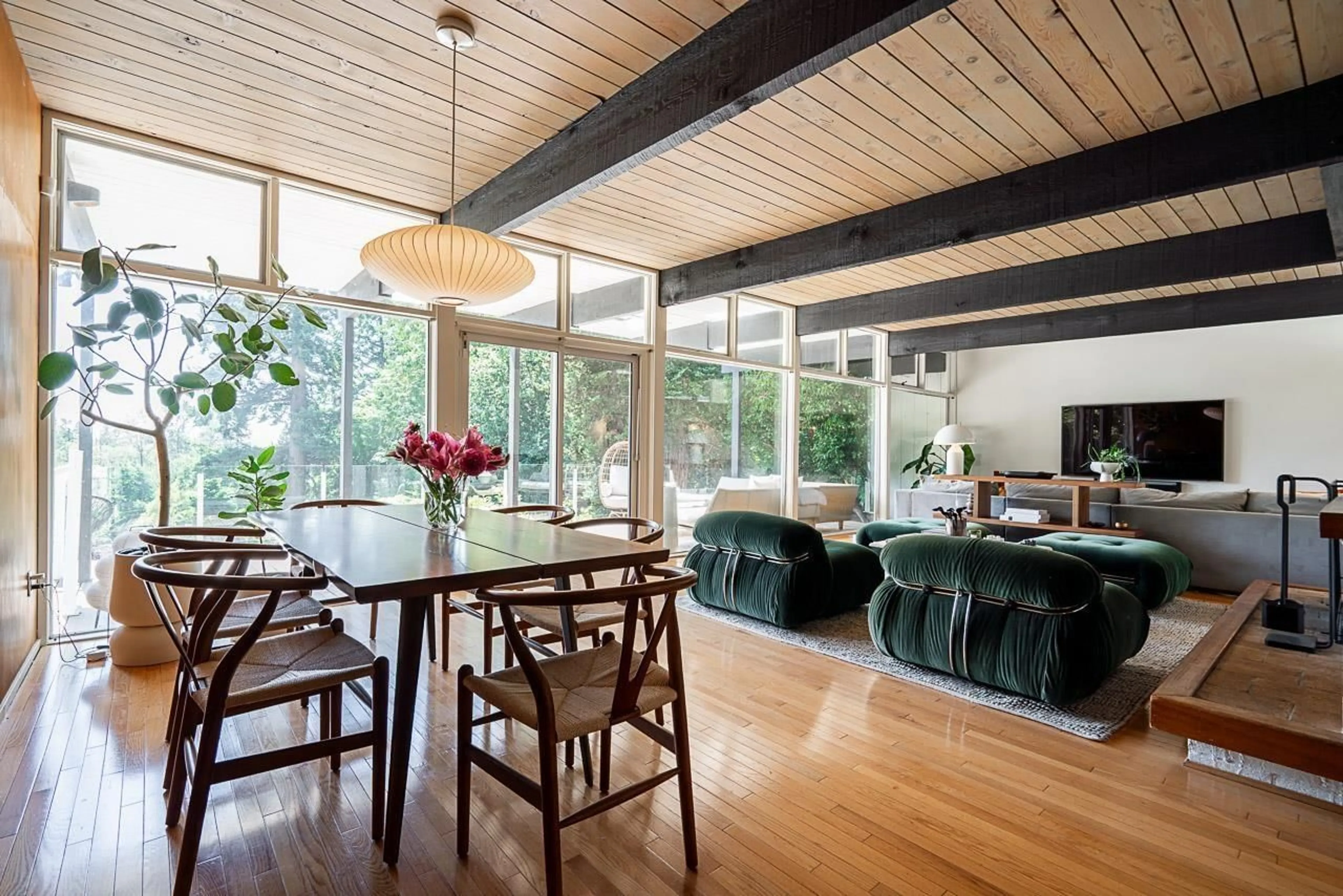 Dining room, wood/laminate floor for 13259 COULTHARD, Surrey British Columbia V3X3E5