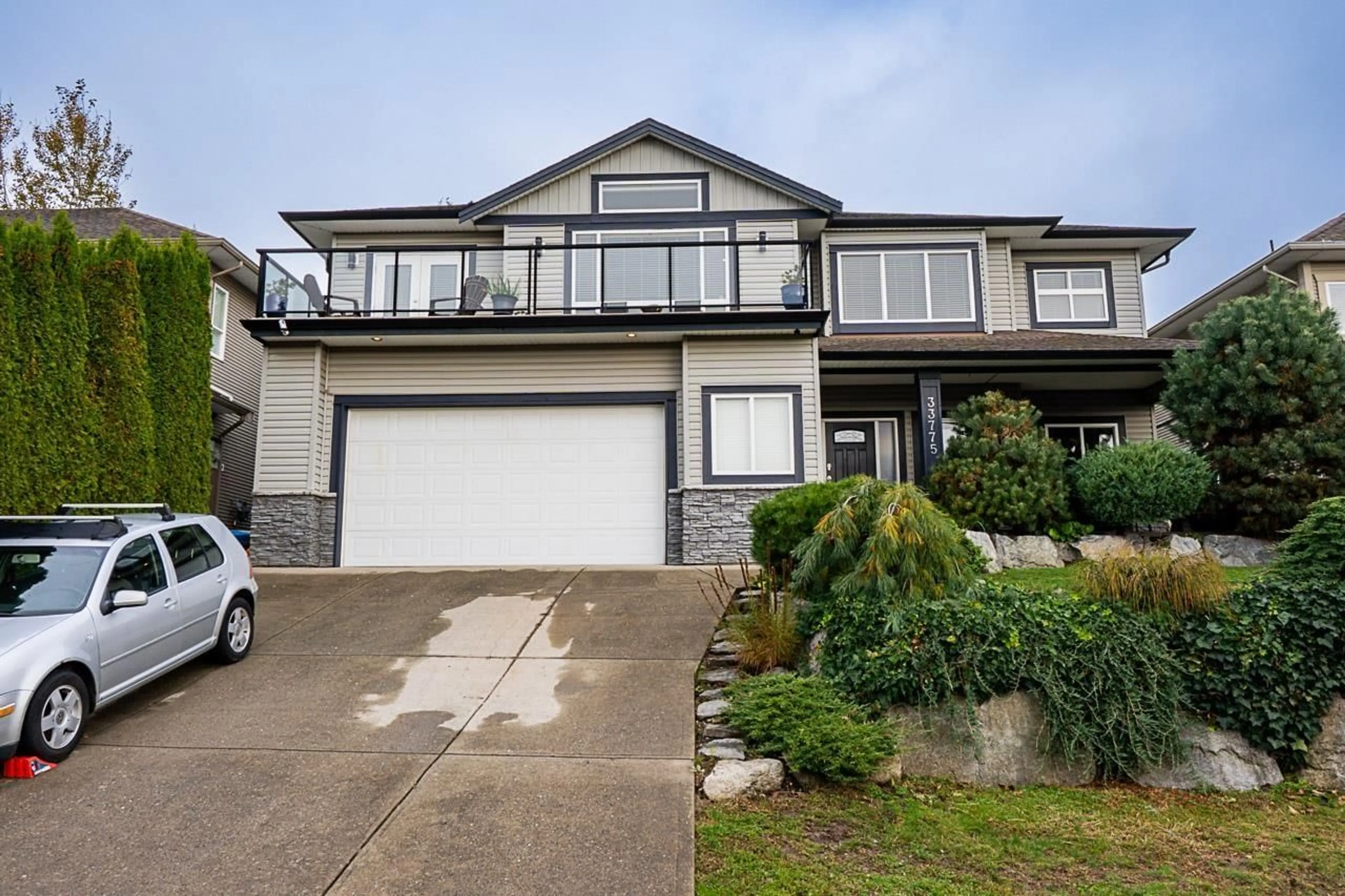 Home with vinyl exterior material, street for 33775 GREWALL, Mission British Columbia V2V7B7