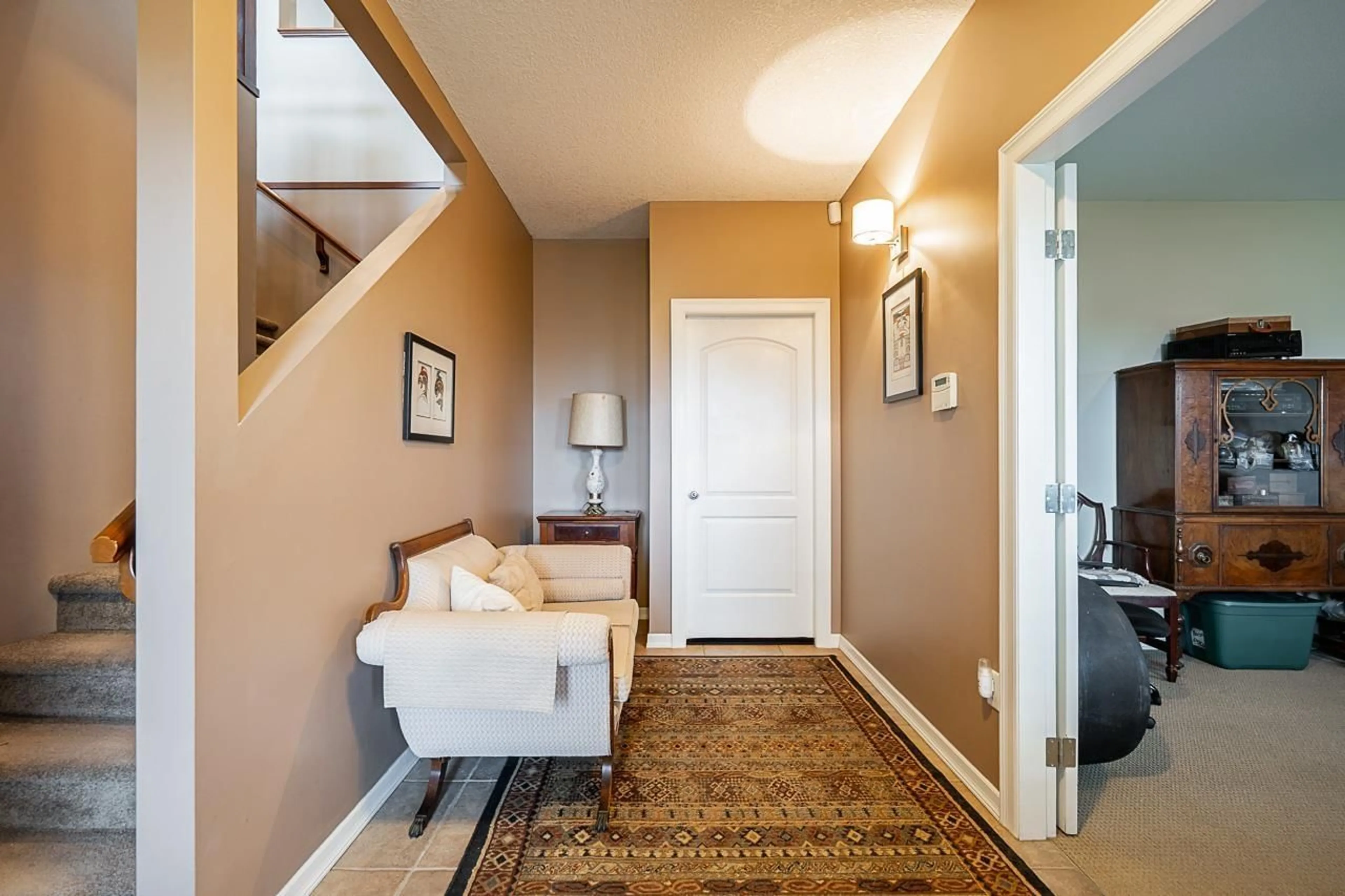 Indoor entryway for 33775 GREWALL, Mission British Columbia V2V7B7
