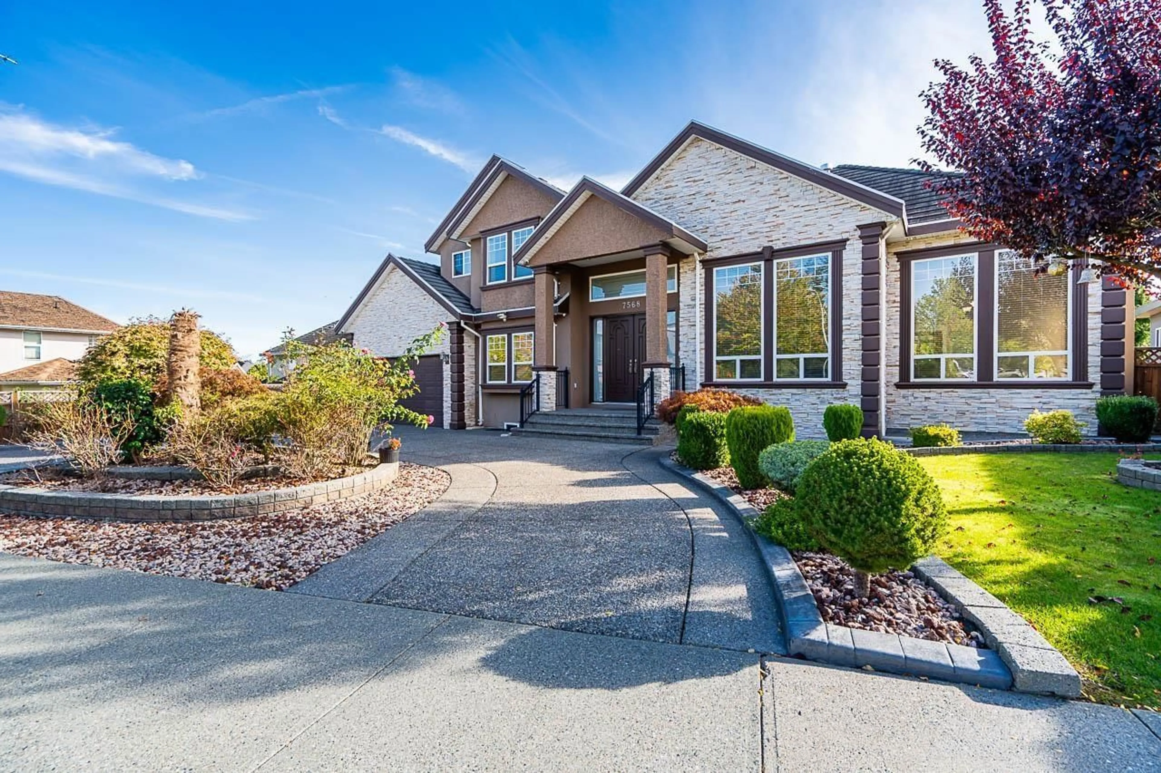 Home with brick exterior material, mountain view for 7568 149, Surrey British Columbia V3S0V1