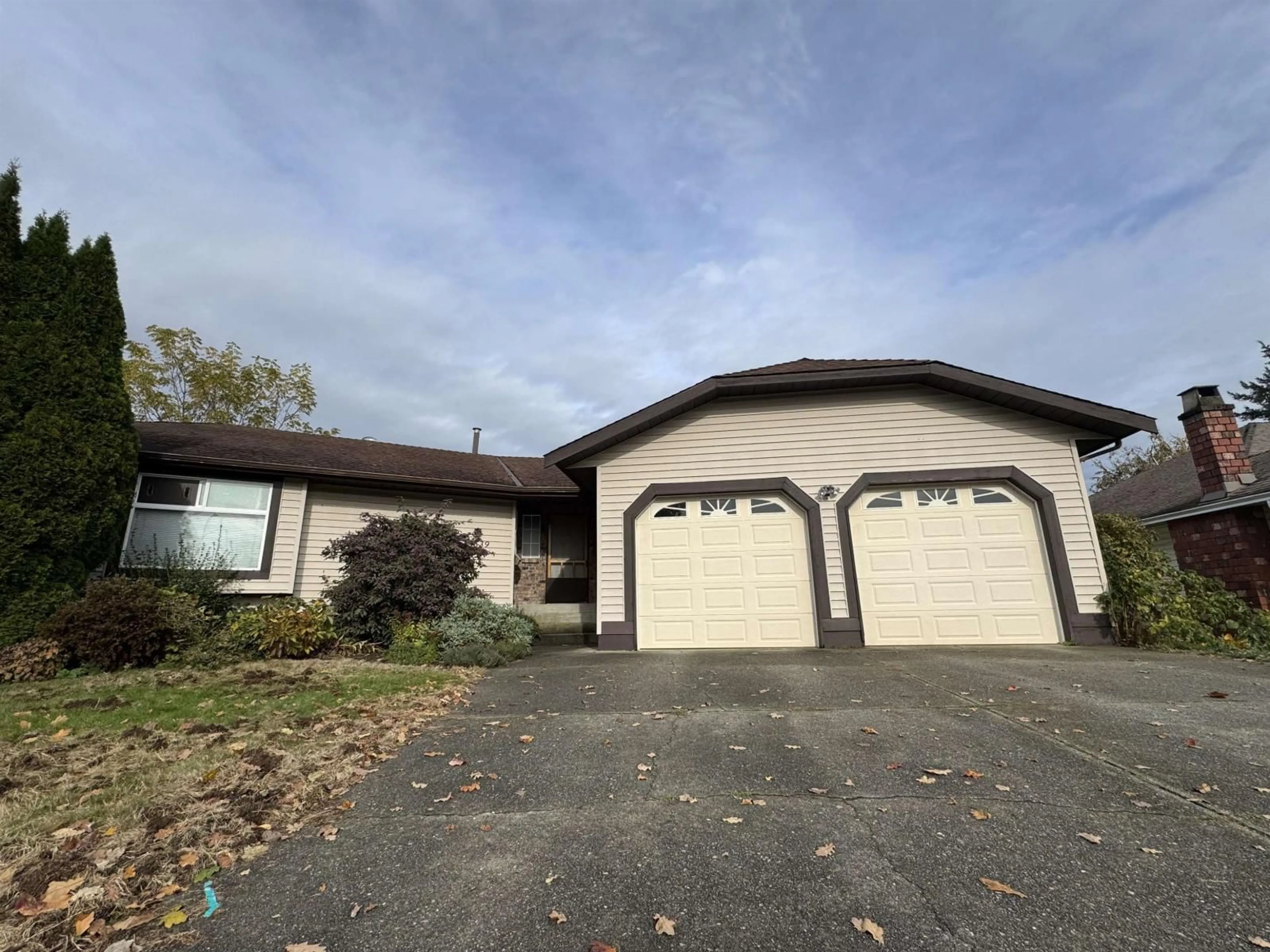 Home with vinyl exterior material, street for 33539 NORTHVIEW, Abbotsford British Columbia V2S6P4