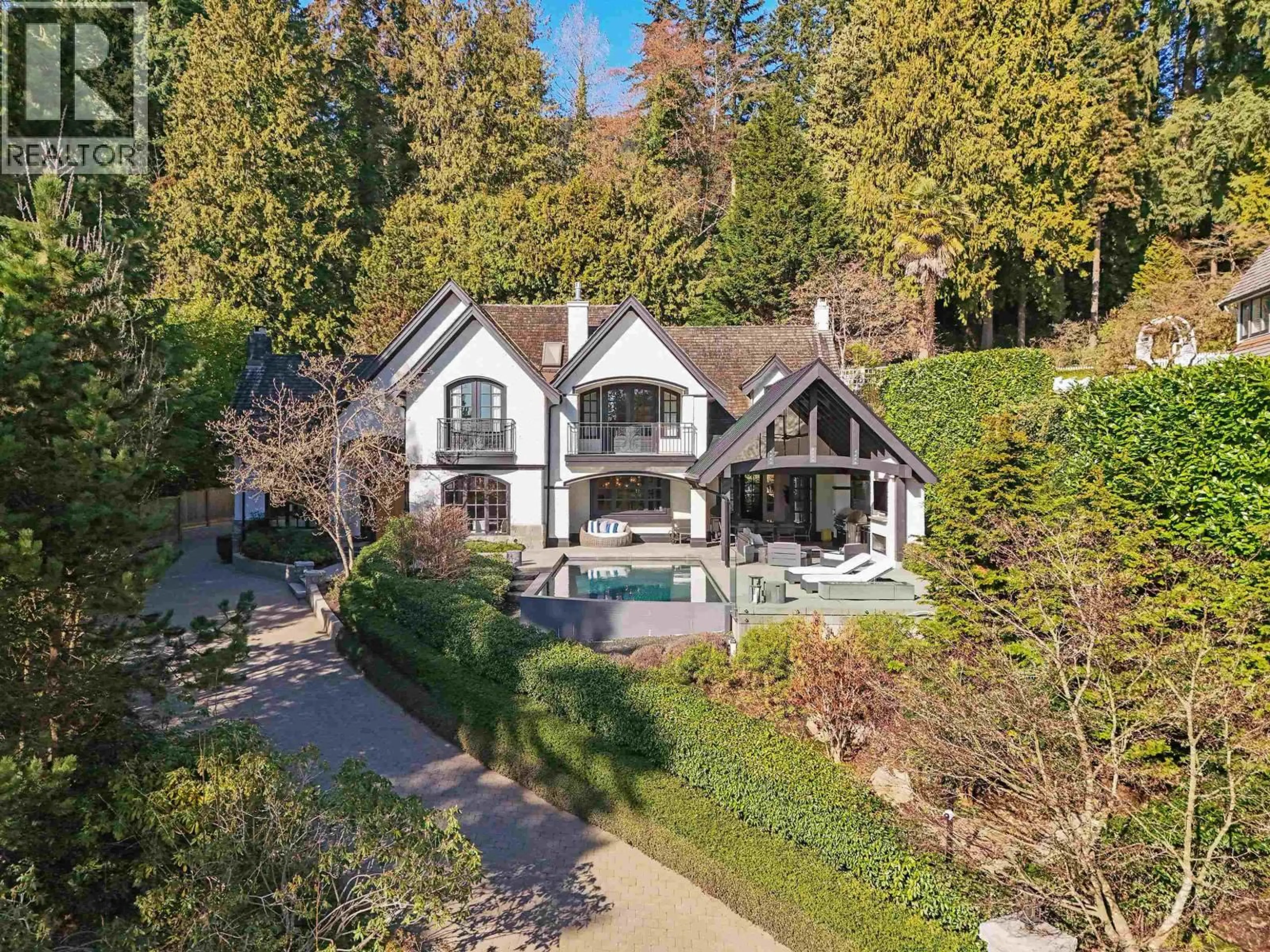 A pic from outside/outdoor area/front of a property/back of a property/a pic from drone, unknown for 2985 ALTAMONT CRESCENT, West Vancouver British Columbia V7V3C2