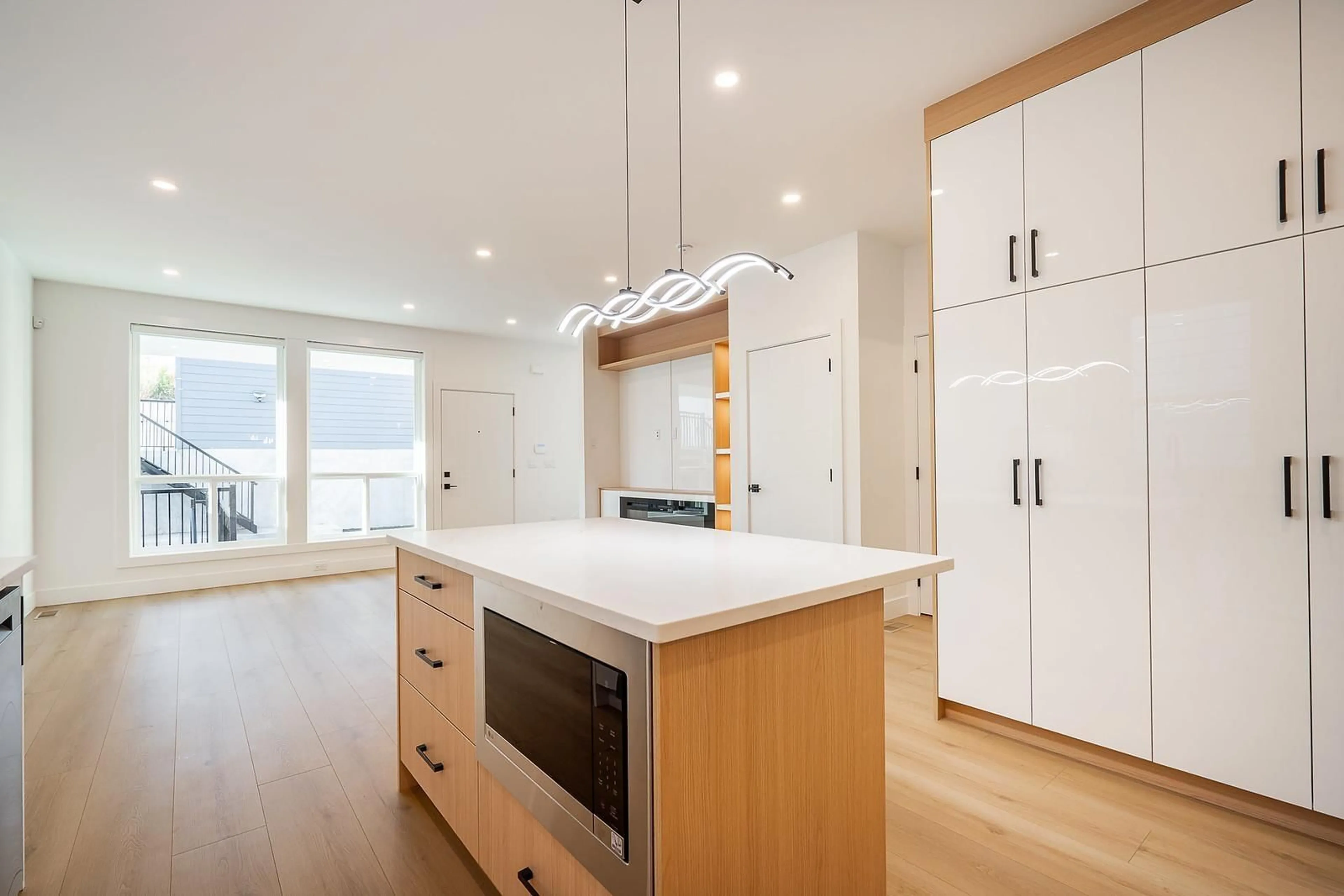Open concept kitchen, wood/laminate floor for 102 - 16693 16, Surrey British Columbia V3S9X7
