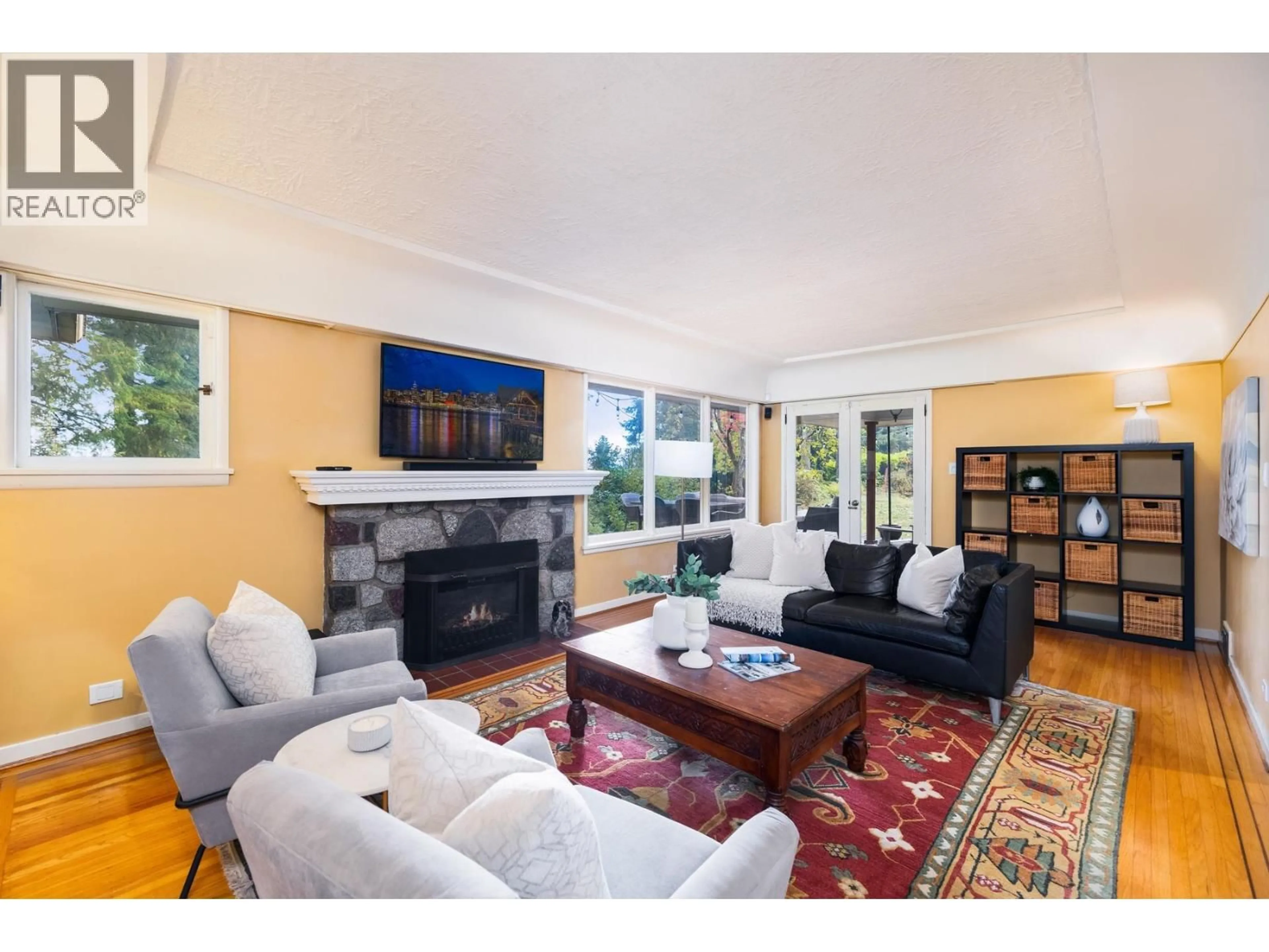 Living room with furniture, unknown for 1090 KEITH ROAD, North Vancouver British Columbia V7P1Y5