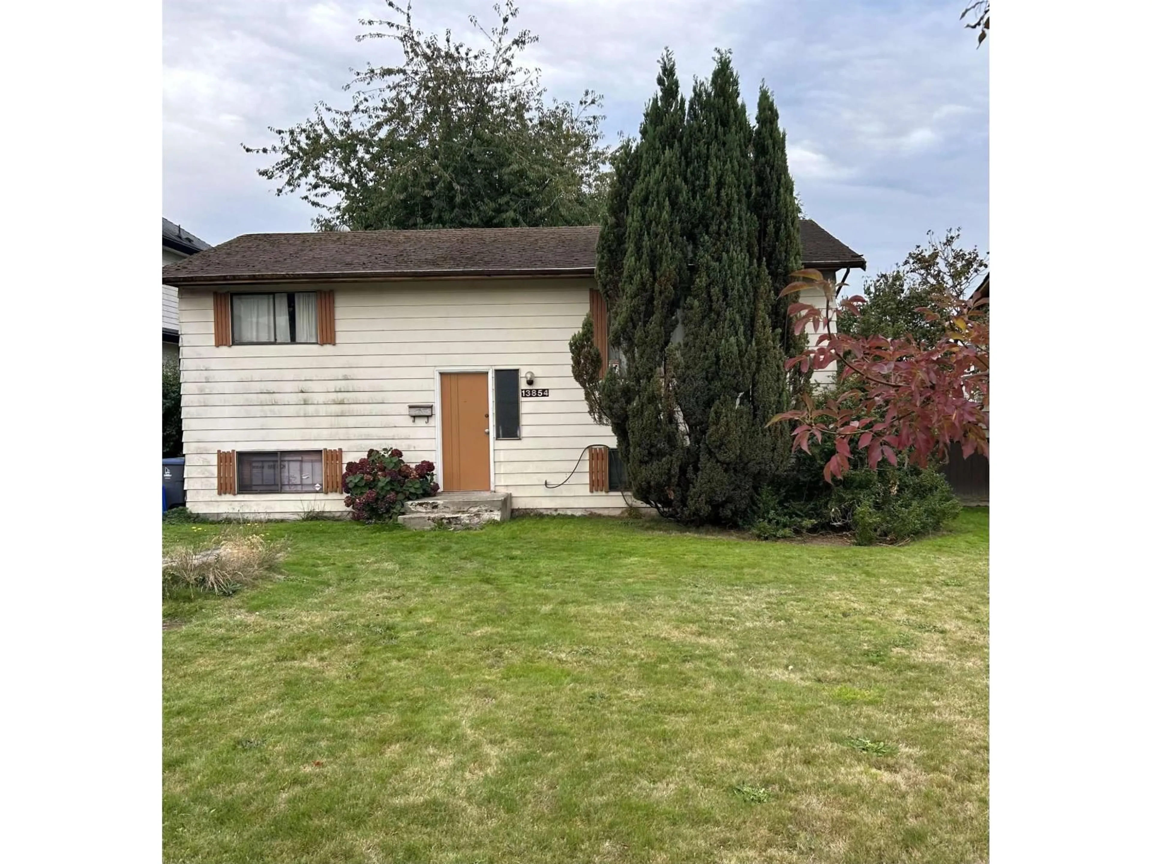 A pic from outside/outdoor area/front of a property/back of a property/a pic from drone, street for 13854 89A, Surrey British Columbia V3V6K9