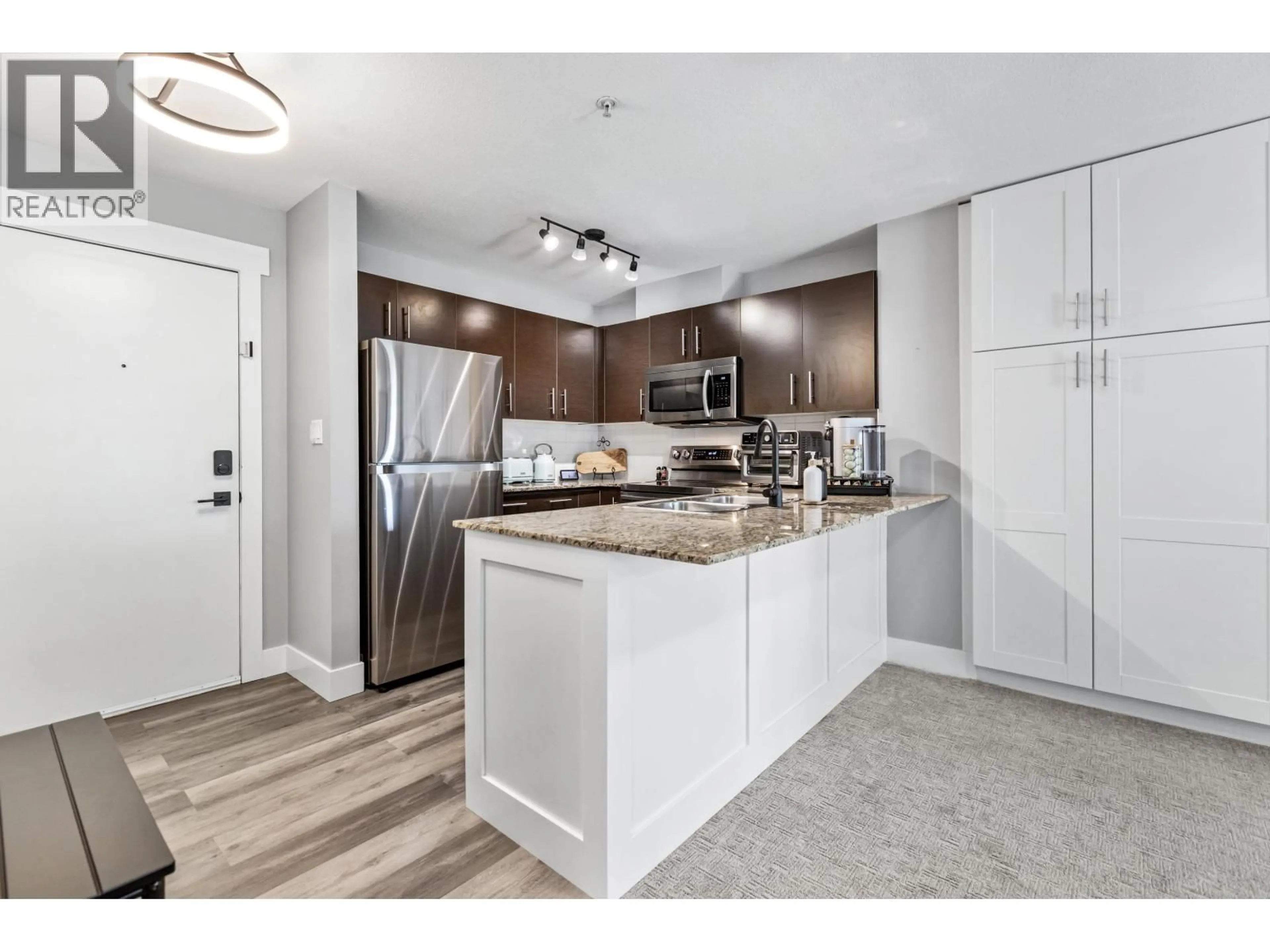 Open concept kitchen, unknown for 313 - 11665 HANEY, Maple Ridge British Columbia V2X8W9
