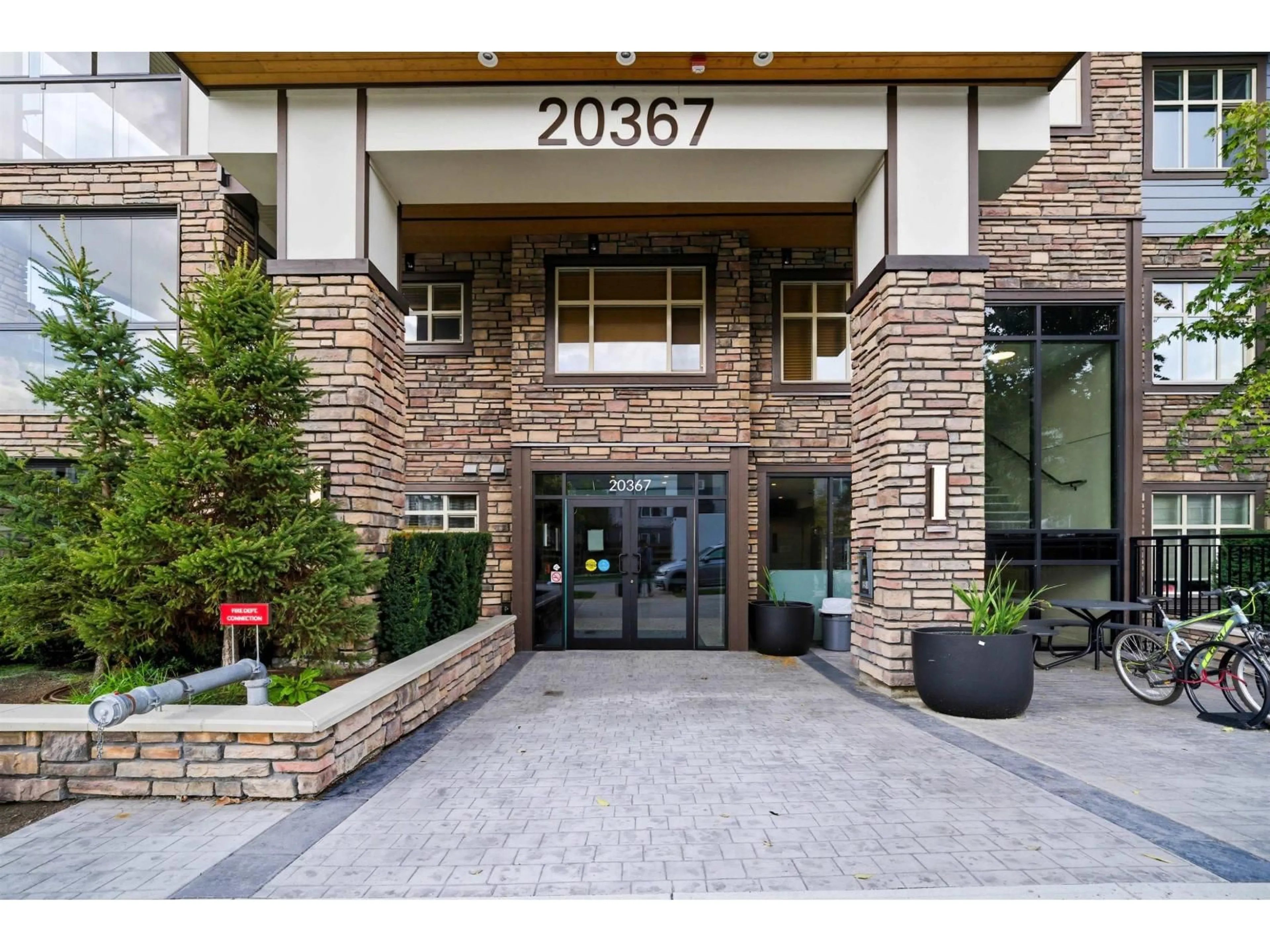 Indoor foyer for 302 - 20367 85, Langley British Columbia V2Y3R1