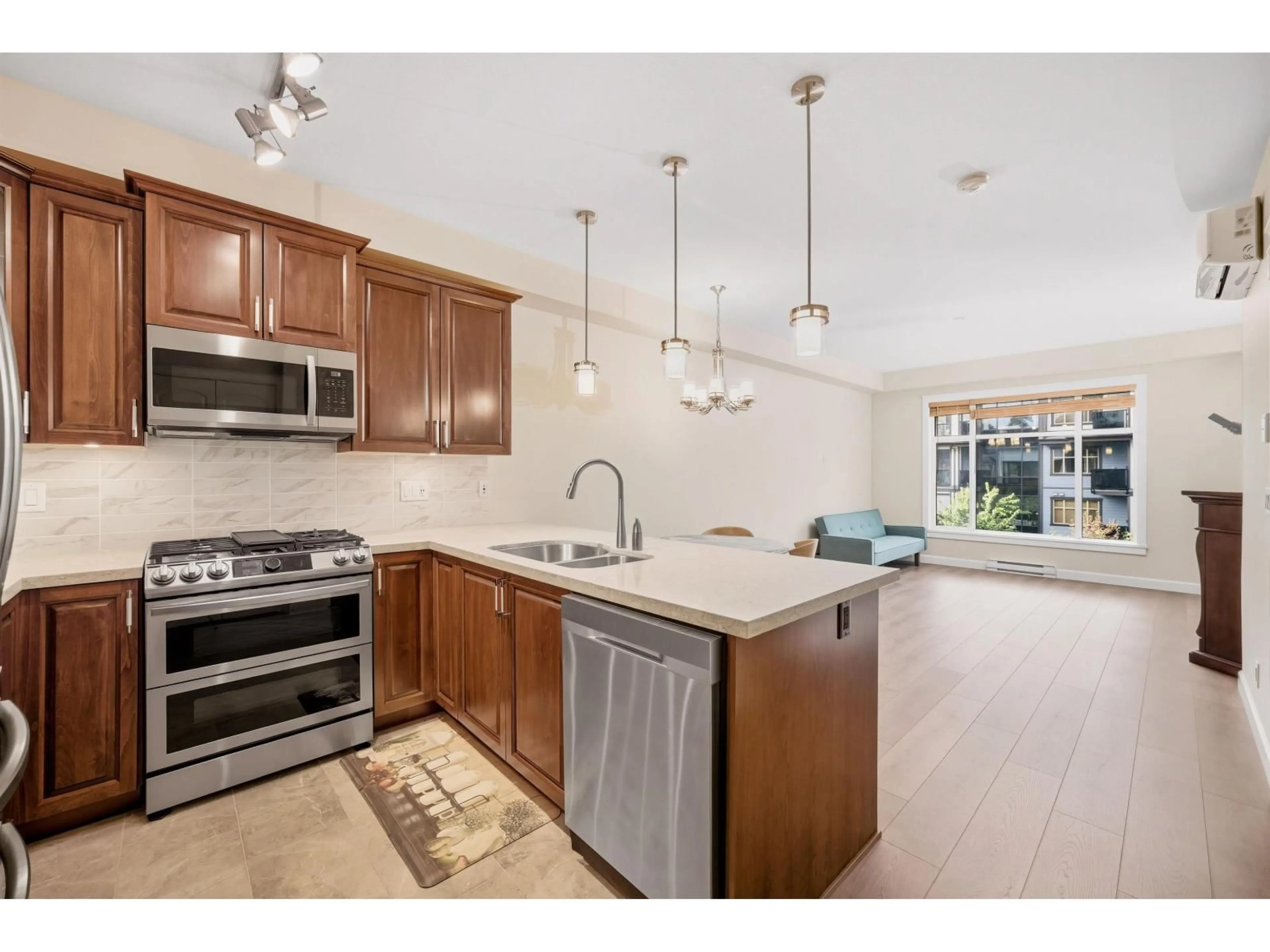Open concept kitchen, ceramic/tile floor for 302 - 20367 85, Langley British Columbia V2Y3R1