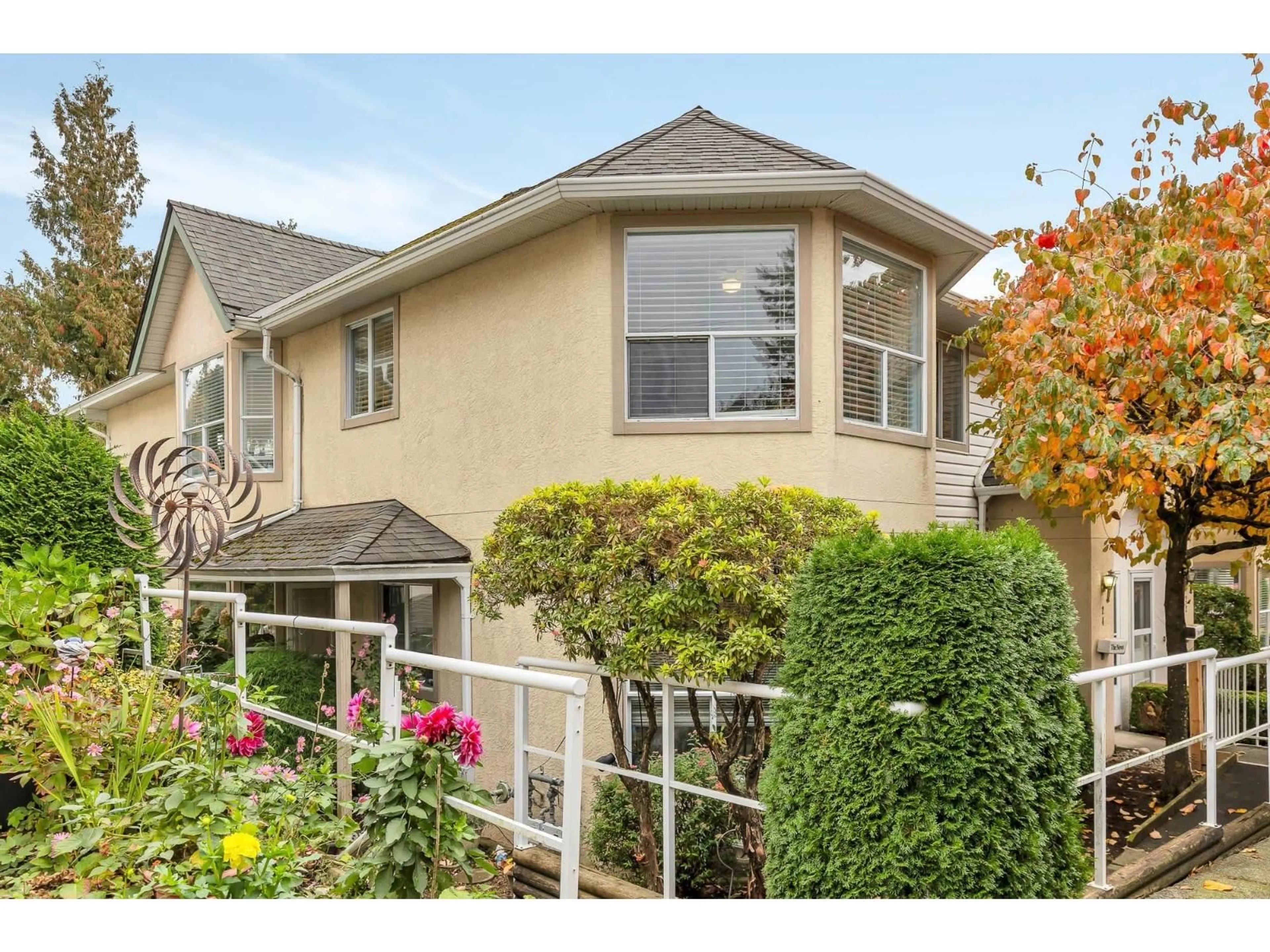 Home with vinyl exterior material, street for 24 - 3380 GLADWIN, Abbotsford British Columbia V2S7G1