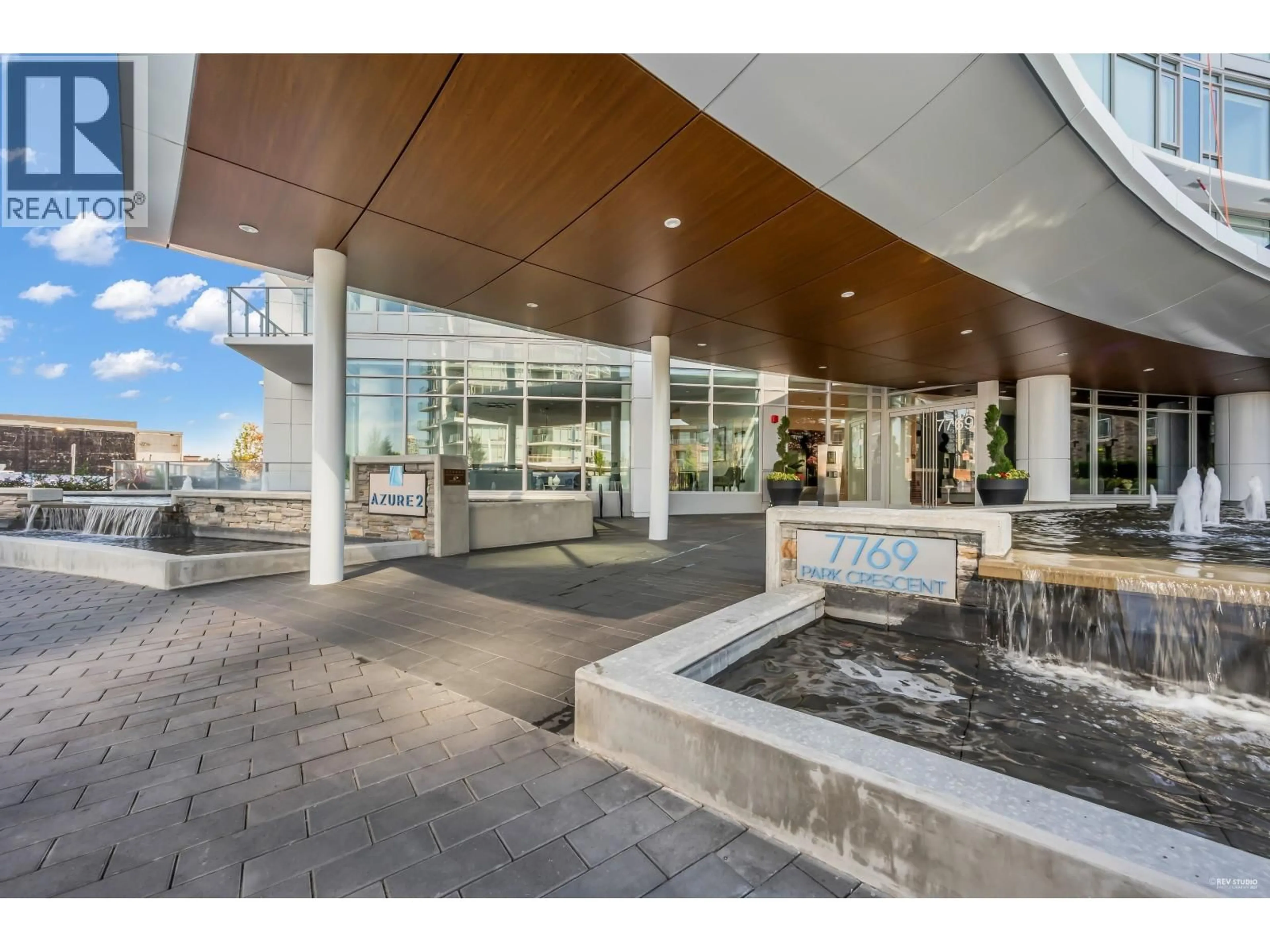 Indoor foyer for 1607 - 7769 PARK CRESCENT, Burnaby British Columbia V3N0J7