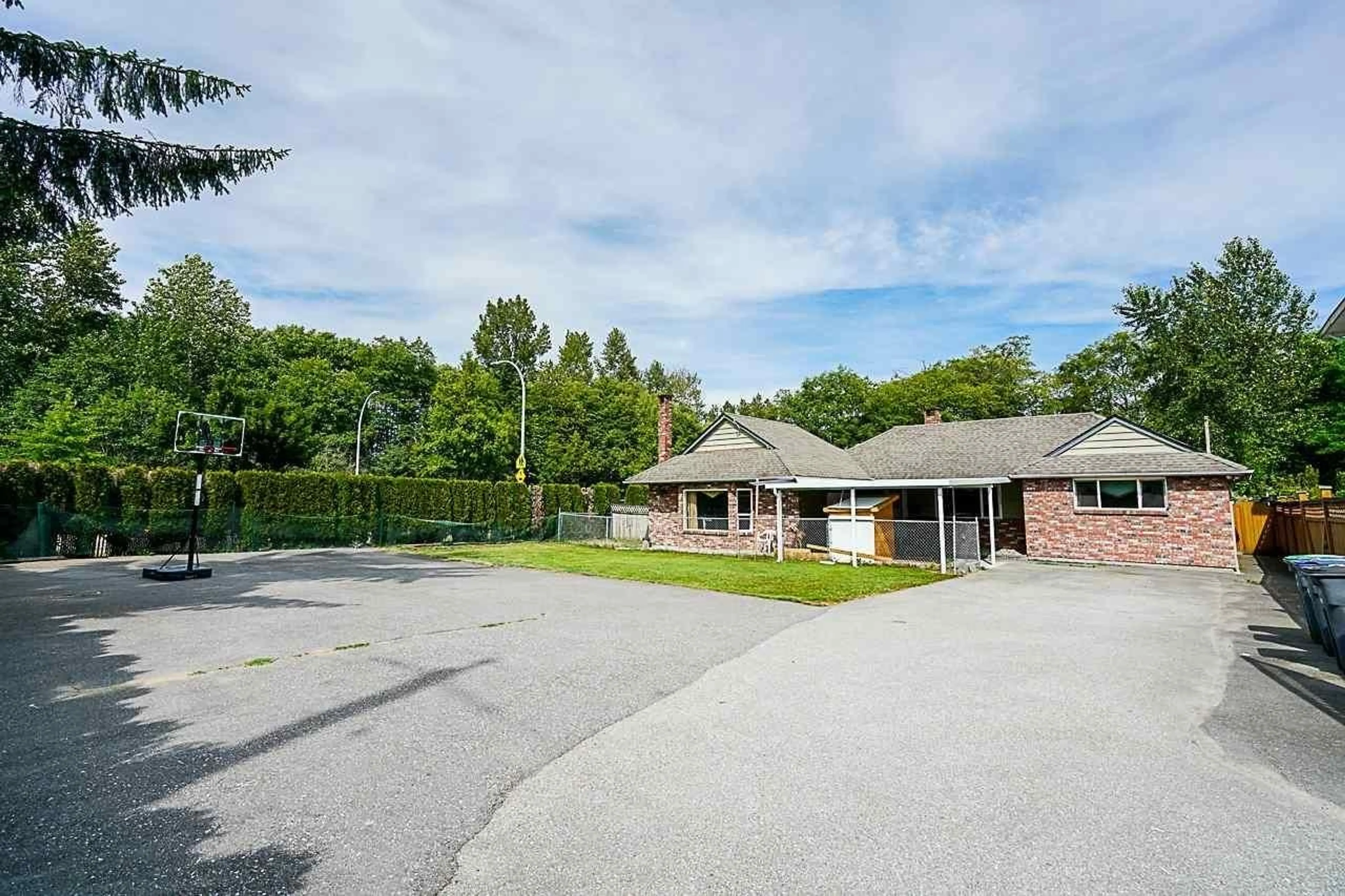 A pic from outside/outdoor area/front of a property/back of a property/a pic from drone, unknown for 8386 144, Surrey British Columbia V3W5T5