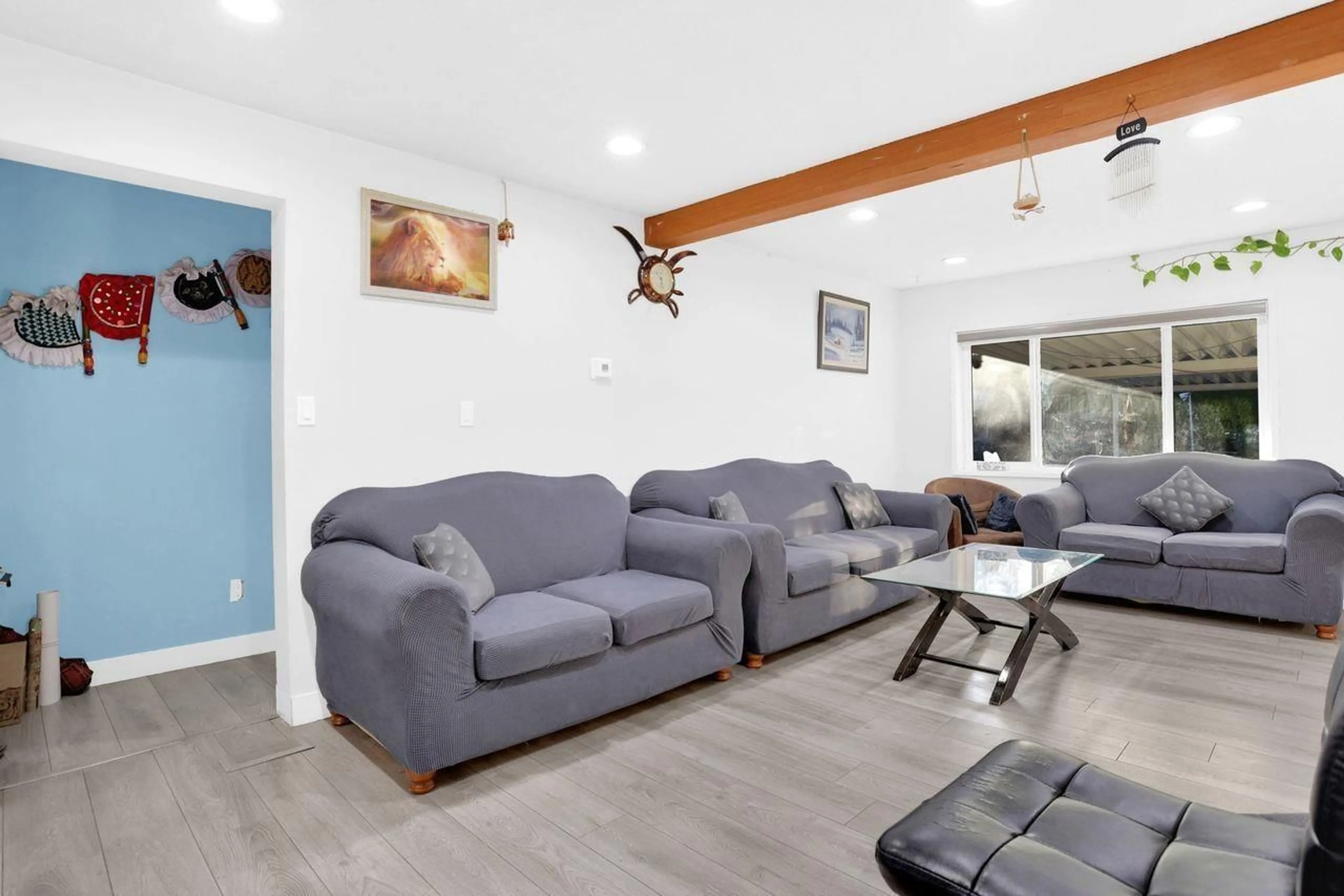 Living room with furniture, unknown for 8386 144, Surrey British Columbia V3W5T5