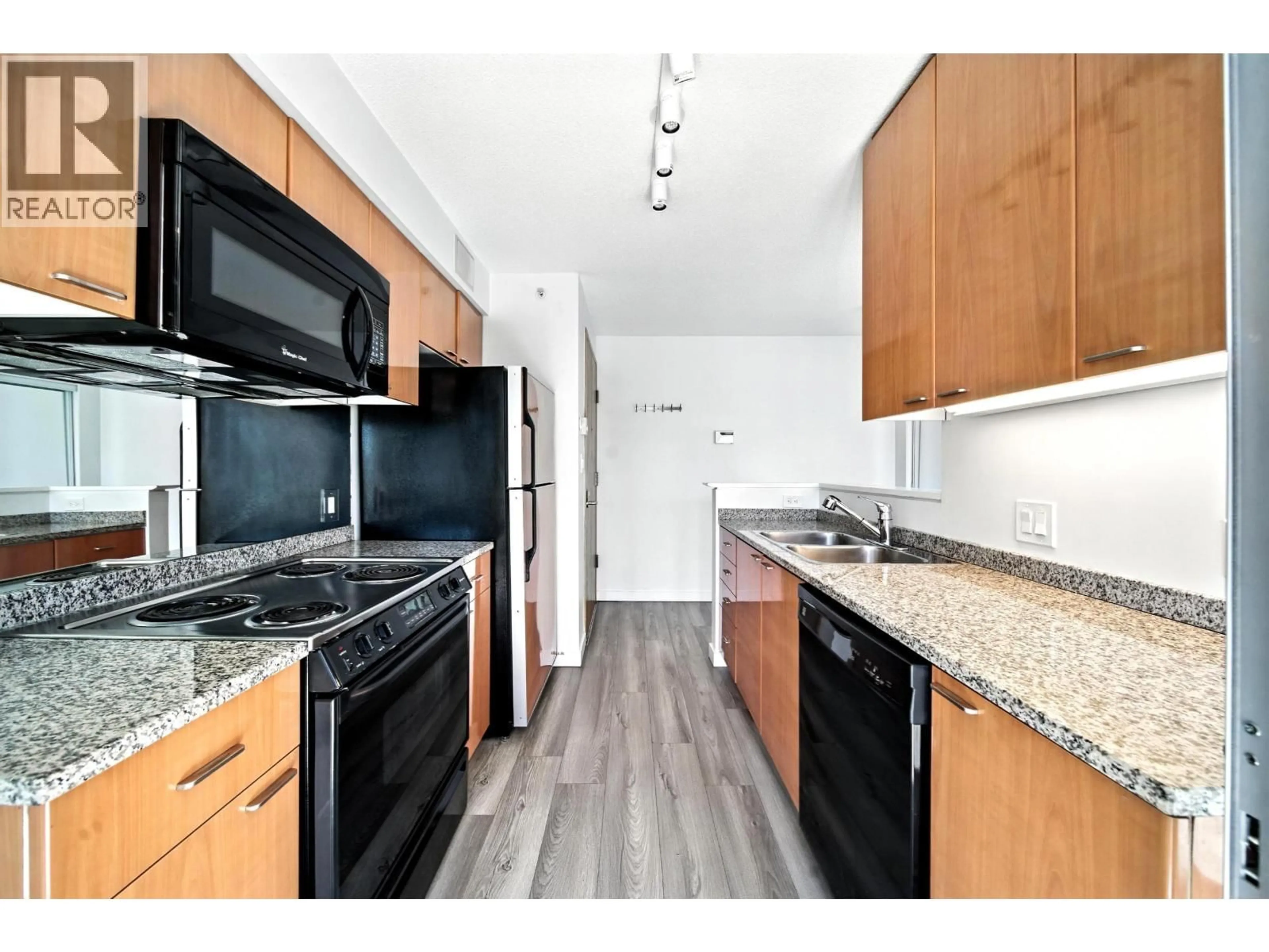 Standard kitchen, unknown for 3004 - 1200 GEORGIA STREET, Vancouver British Columbia V6E4R2