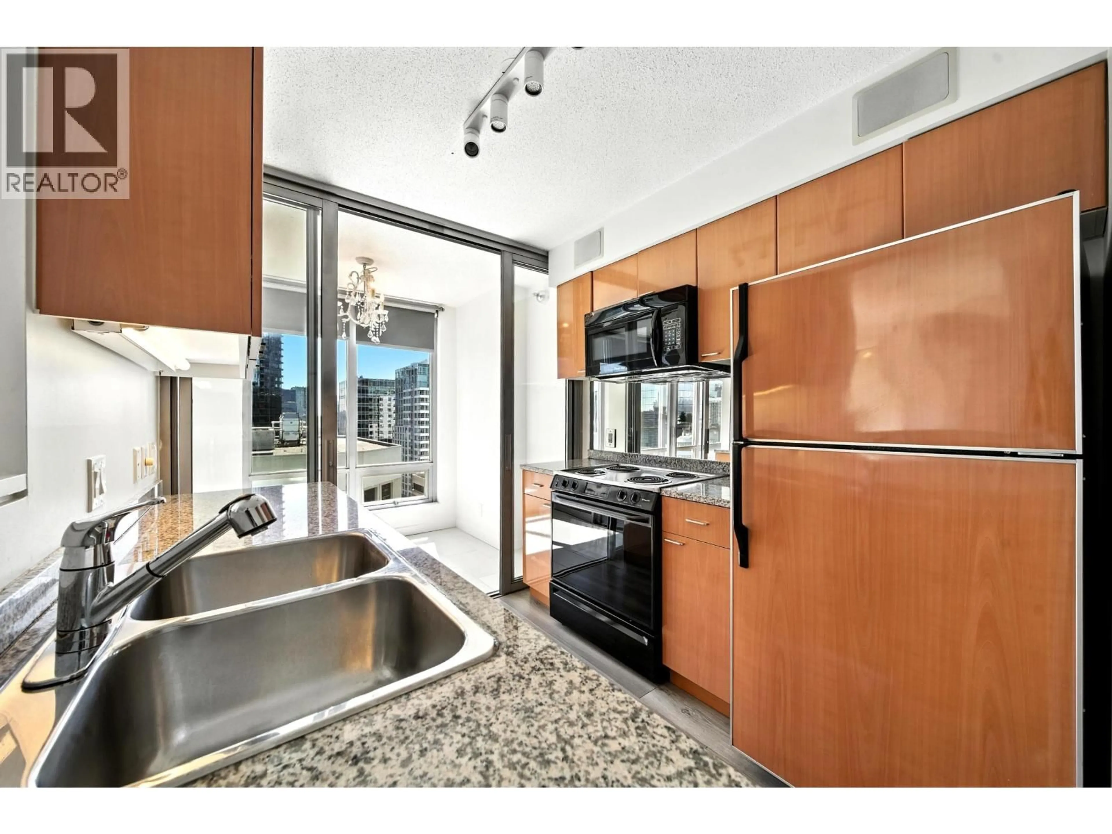 Standard kitchen, unknown for 3004 - 1200 GEORGIA STREET, Vancouver British Columbia V6E4R2
