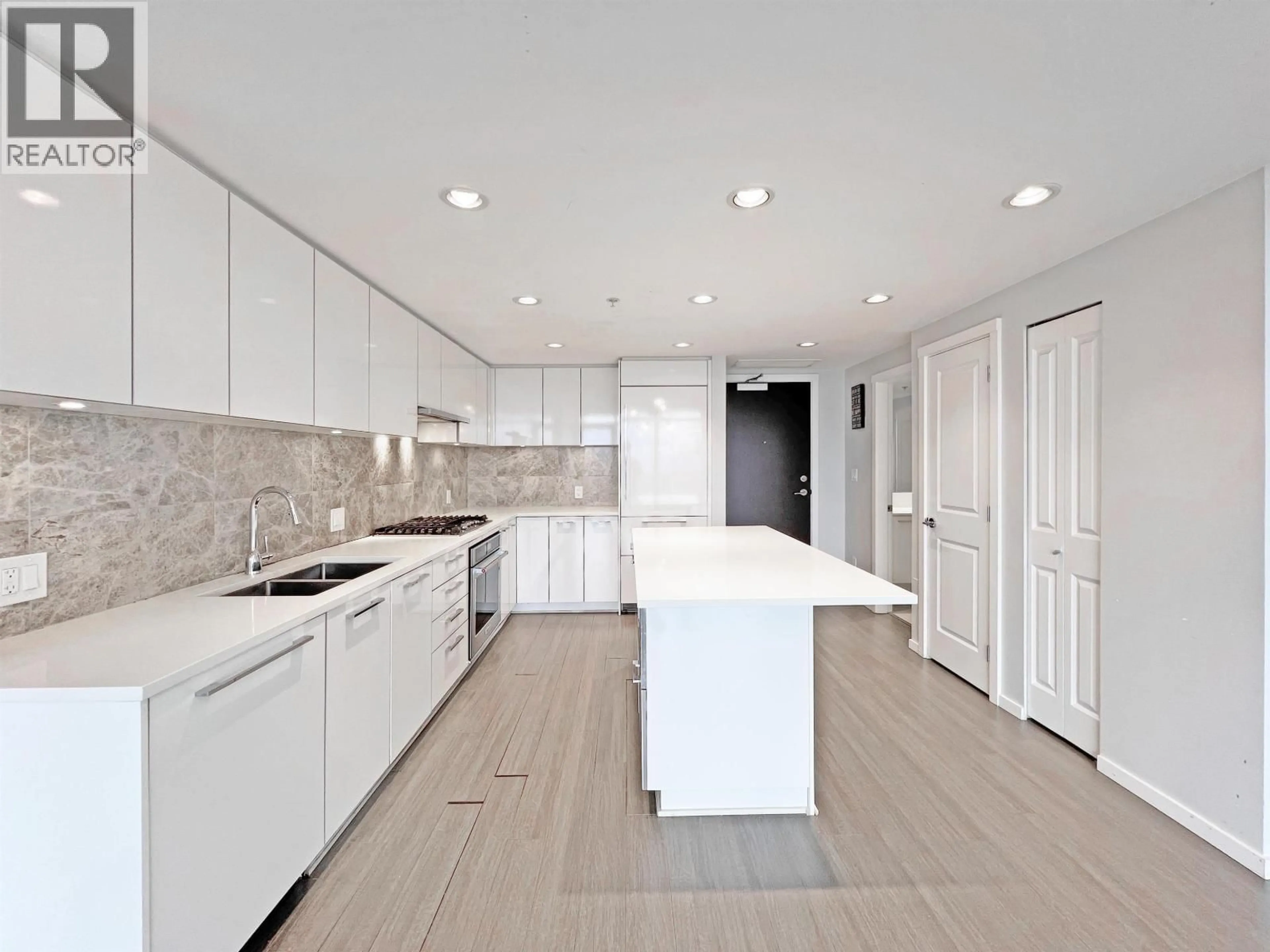 Contemporary kitchen, ceramic/tile floor for 3307 - 6700 DUNBLANE AVENUE, Burnaby British Columbia V5H0J3