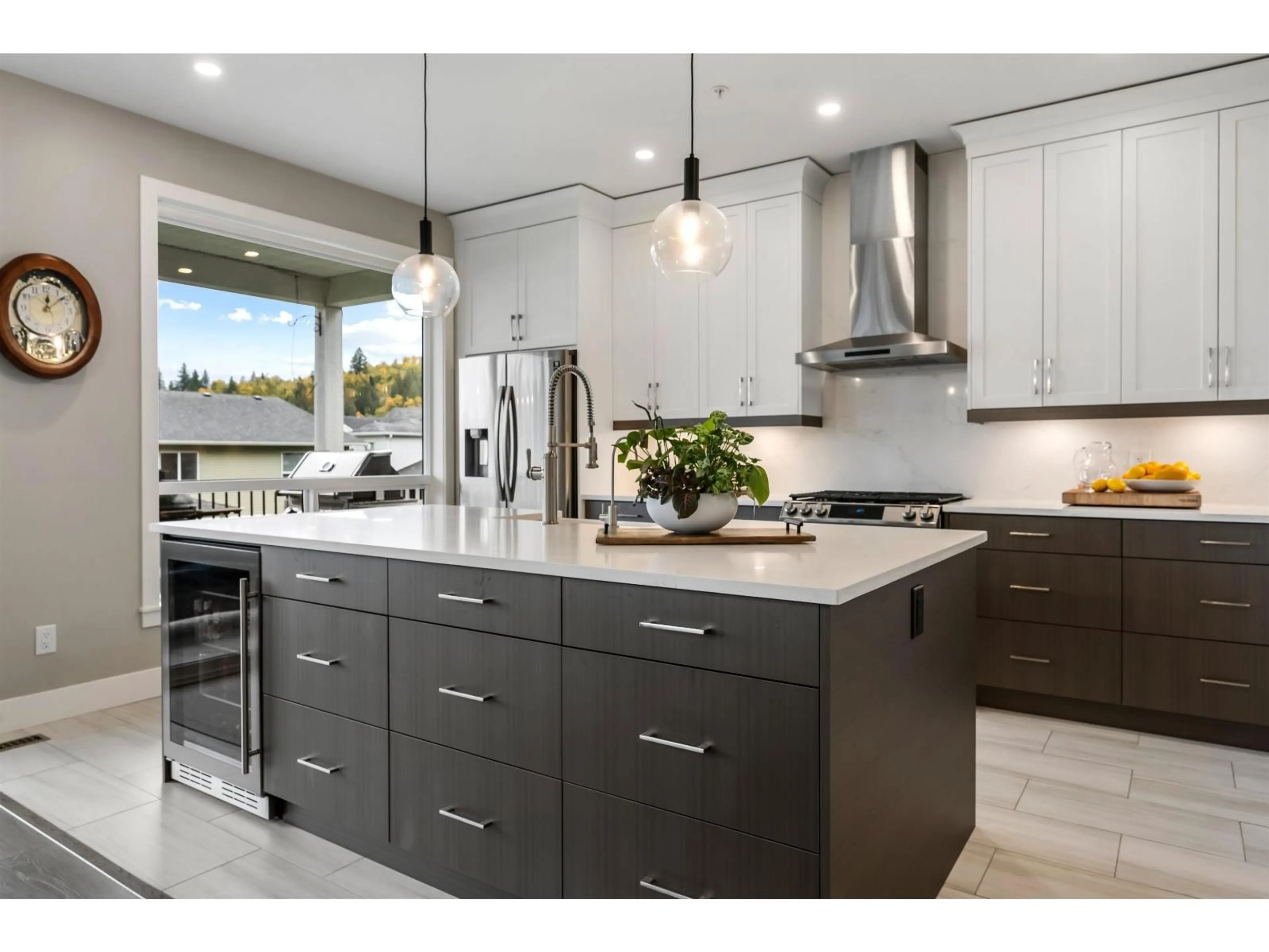 Contemporary kitchen, unknown for 50203 KENSINGTON DRIVE, Chilliwack British Columbia V4Z1J5