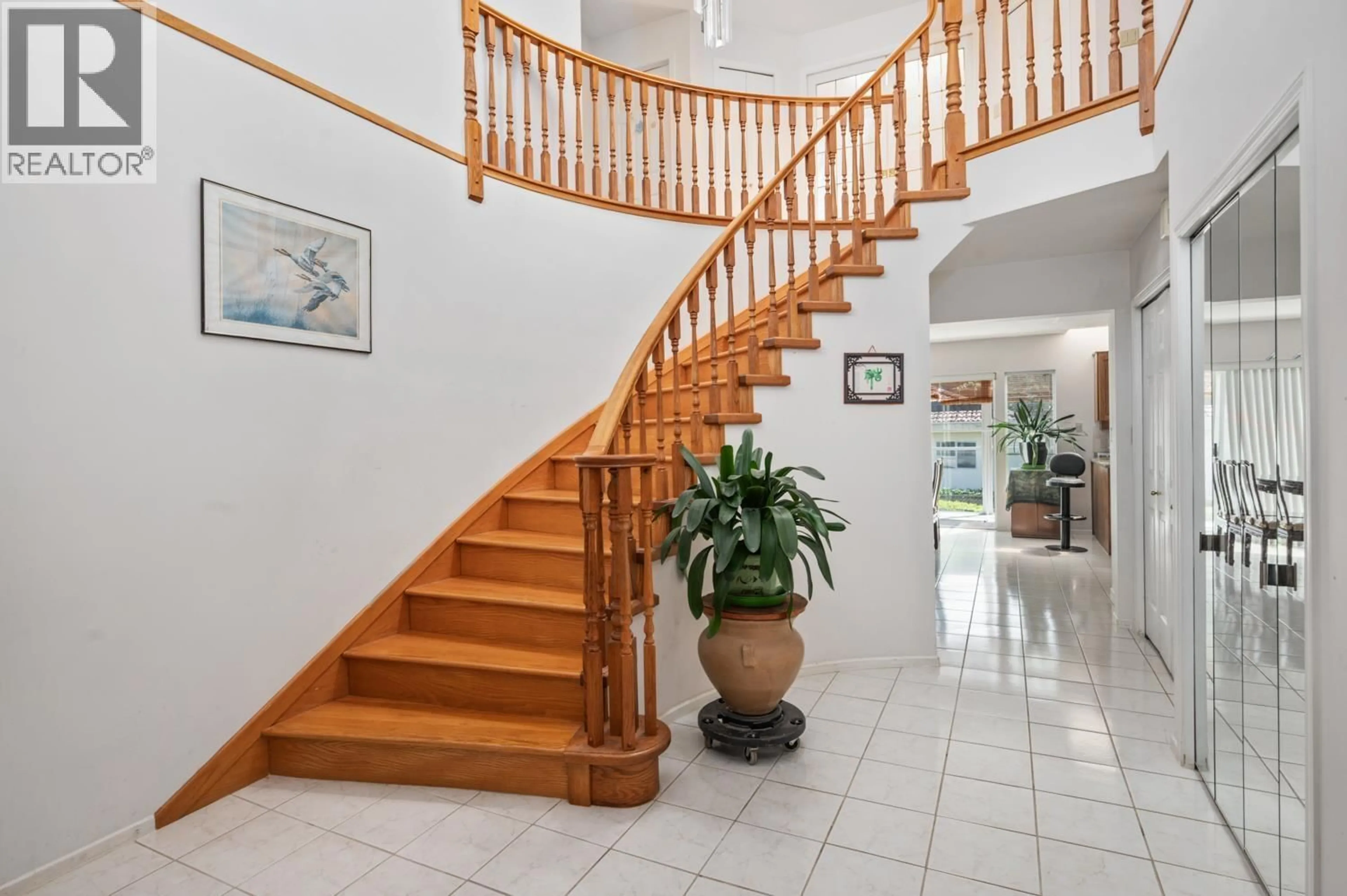 Indoor foyer for 3662 49TH AVENUE, Vancouver British Columbia V6N3T8
