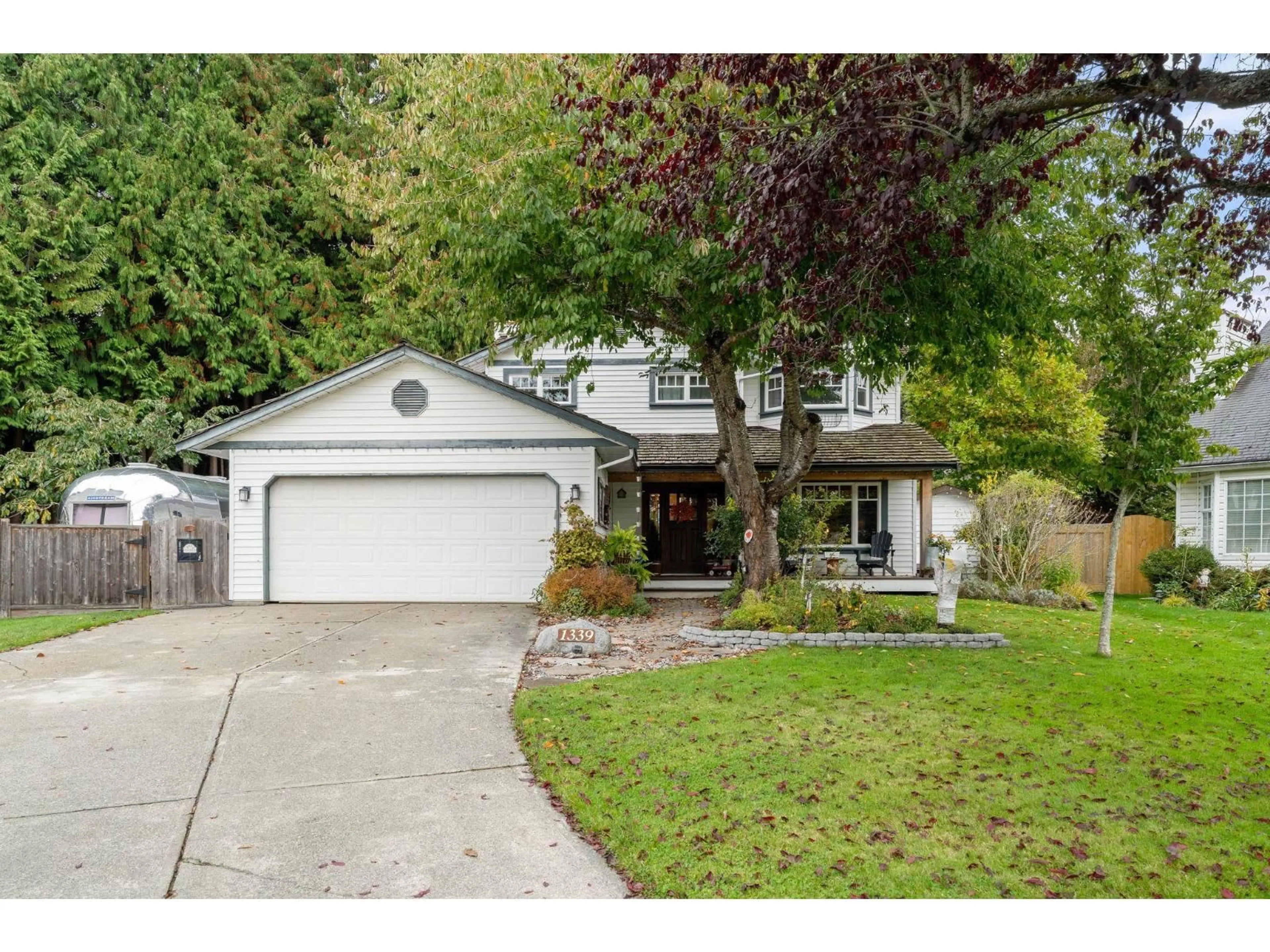 Home with vinyl exterior material, street for 1339 163, Surrey British Columbia V4A8E6