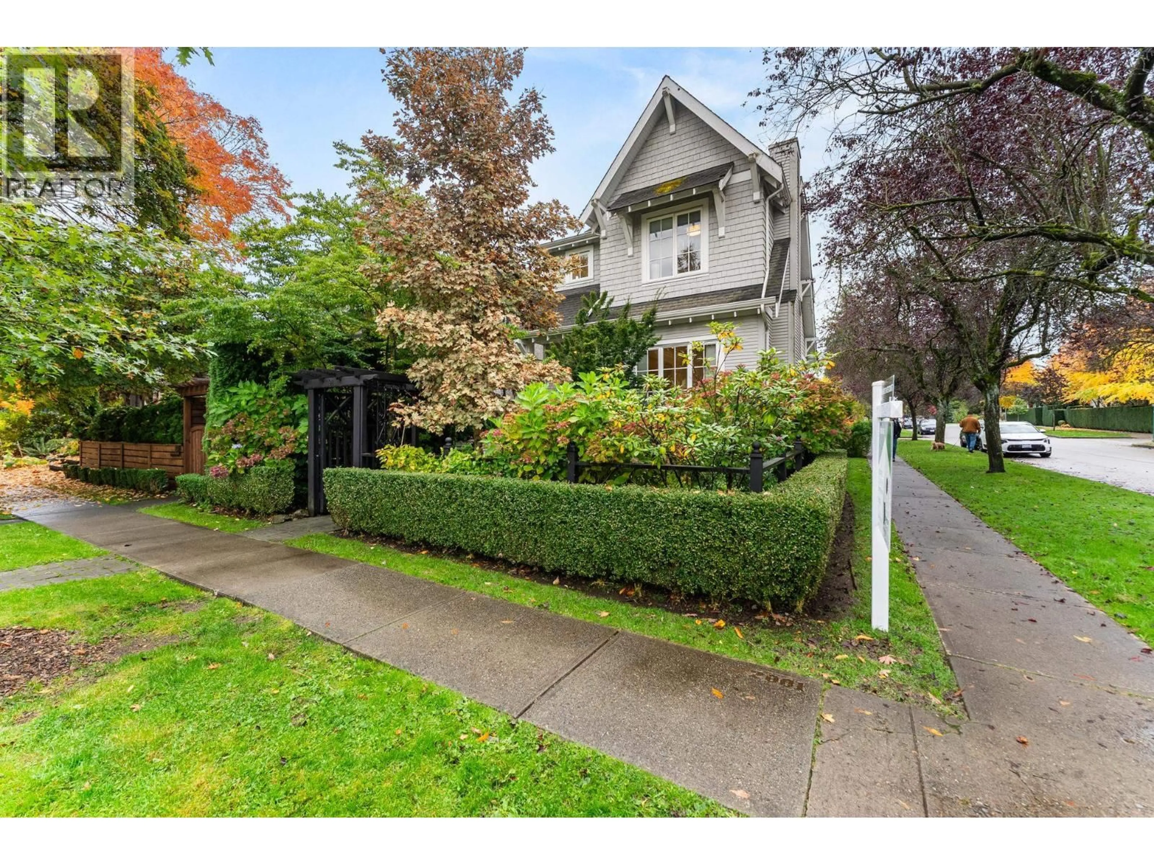 Unknown for 98 18TH AVENUE, Vancouver British Columbia V5Y2A4