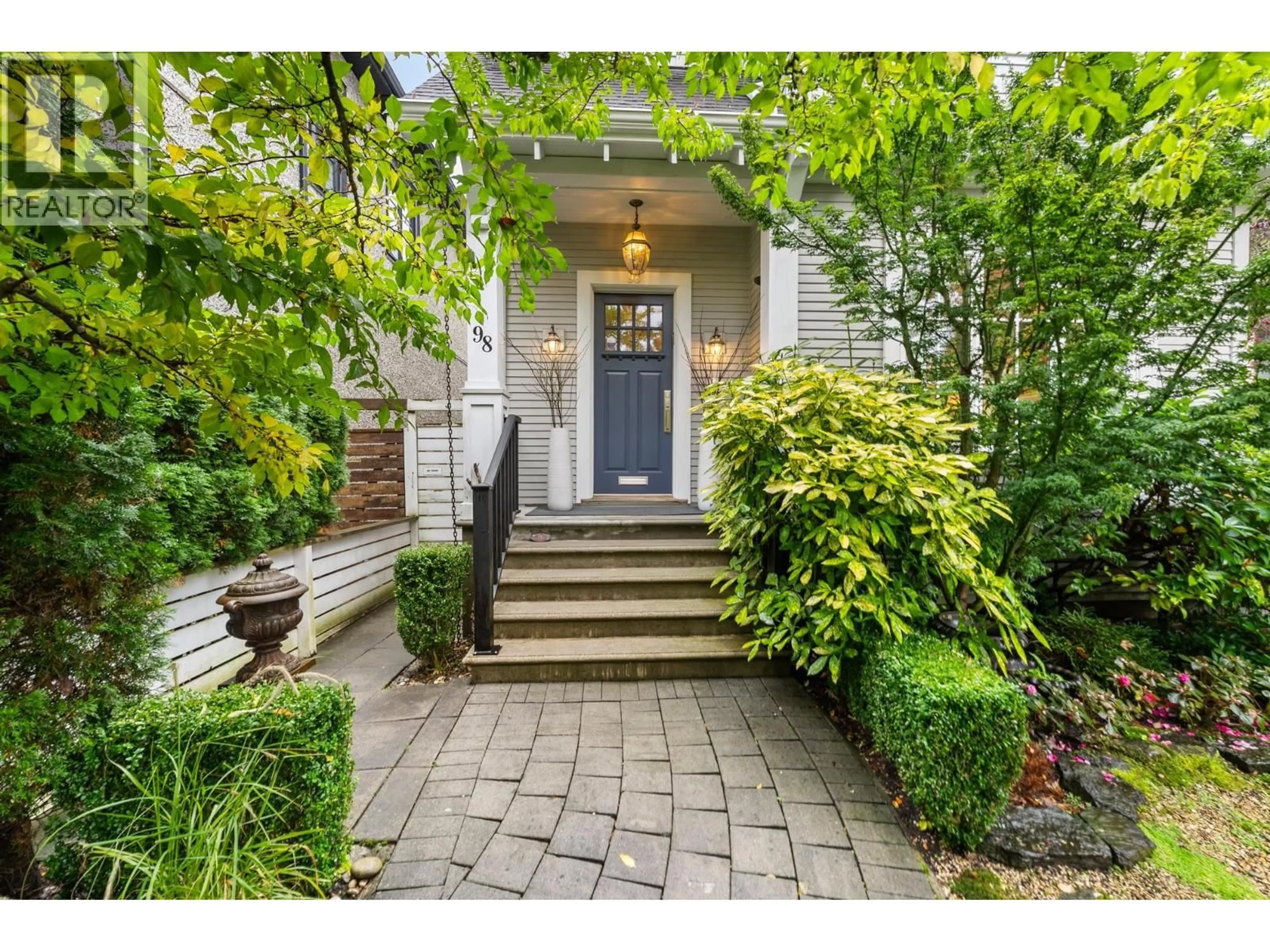 Indoor entryway for 98 18TH AVENUE, Vancouver British Columbia V5Y2A4
