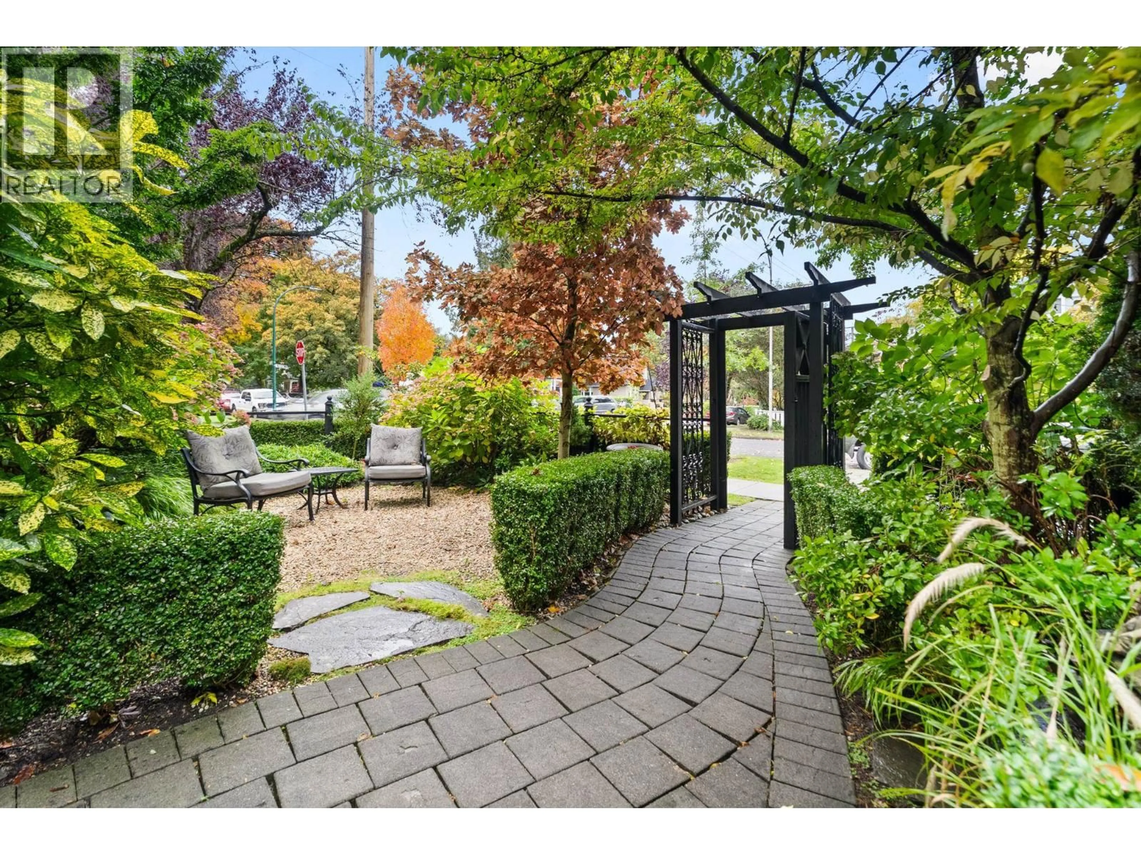 Unknown for 98 18TH AVENUE, Vancouver British Columbia V5Y2A4