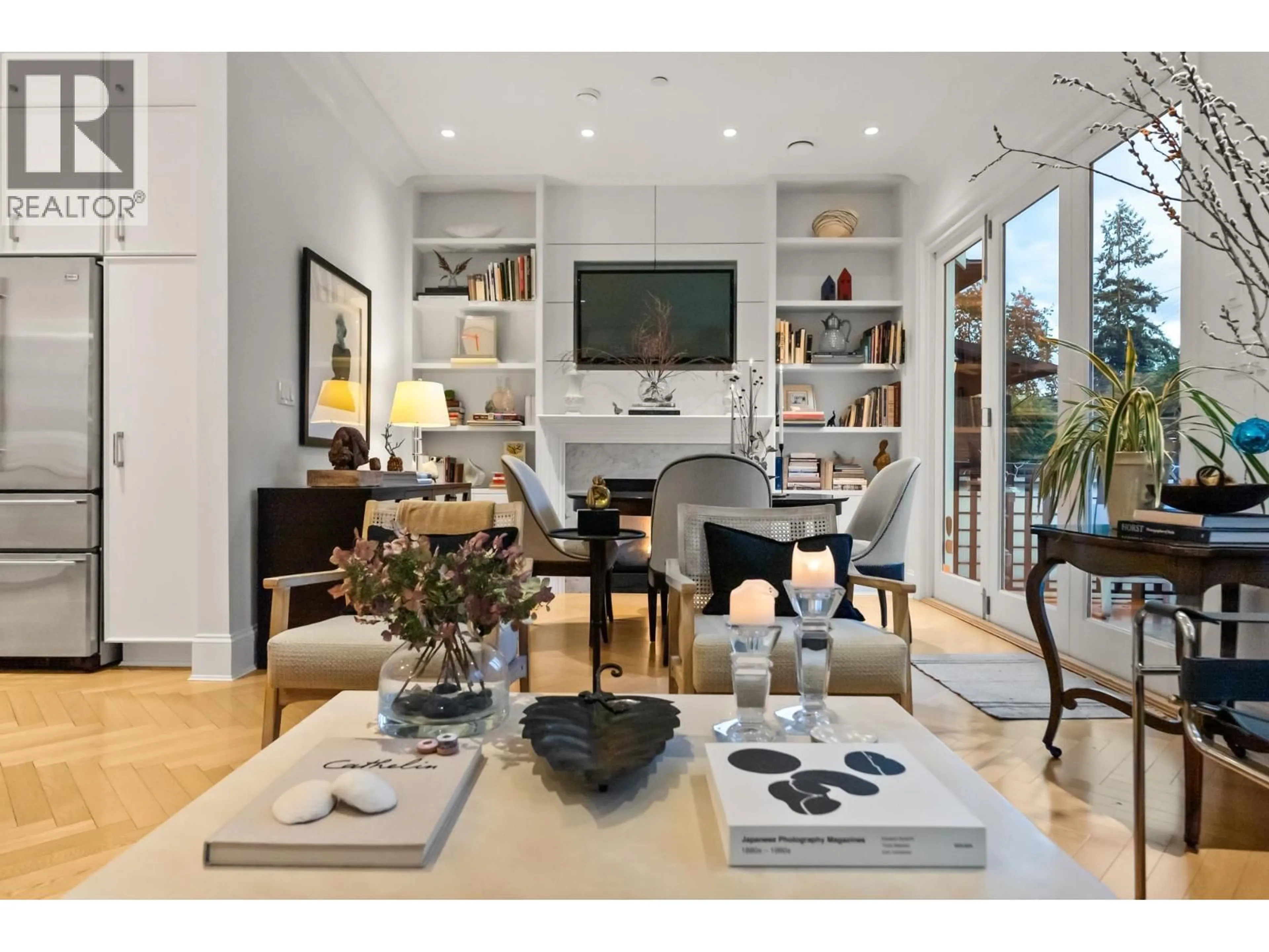 Living room with furniture, wood/laminate floor for 98 18TH AVENUE, Vancouver British Columbia V5Y2A4
