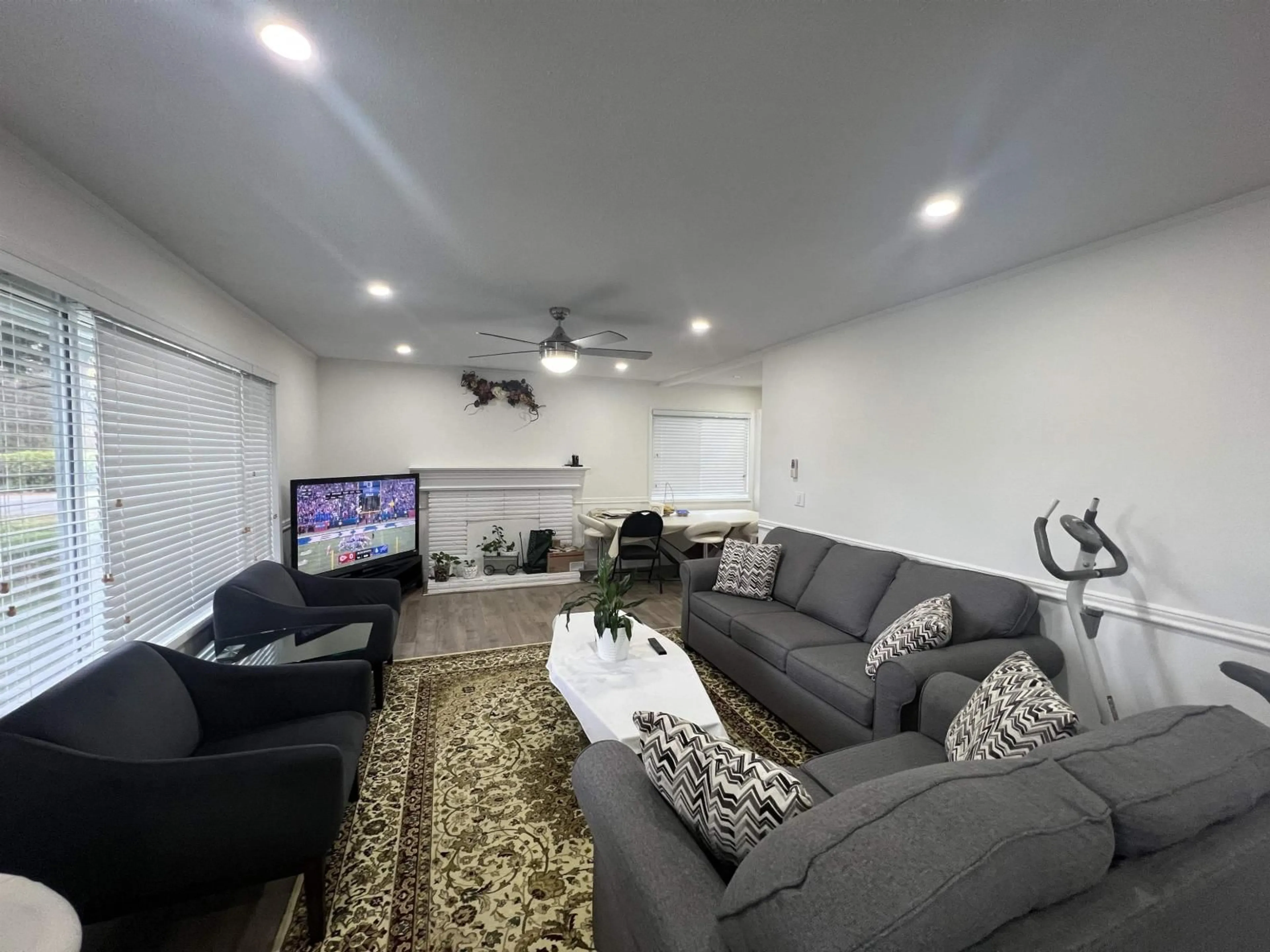 Living room with furniture, unknown for 15705 TULIP, Surrey British Columbia V4A1Y2