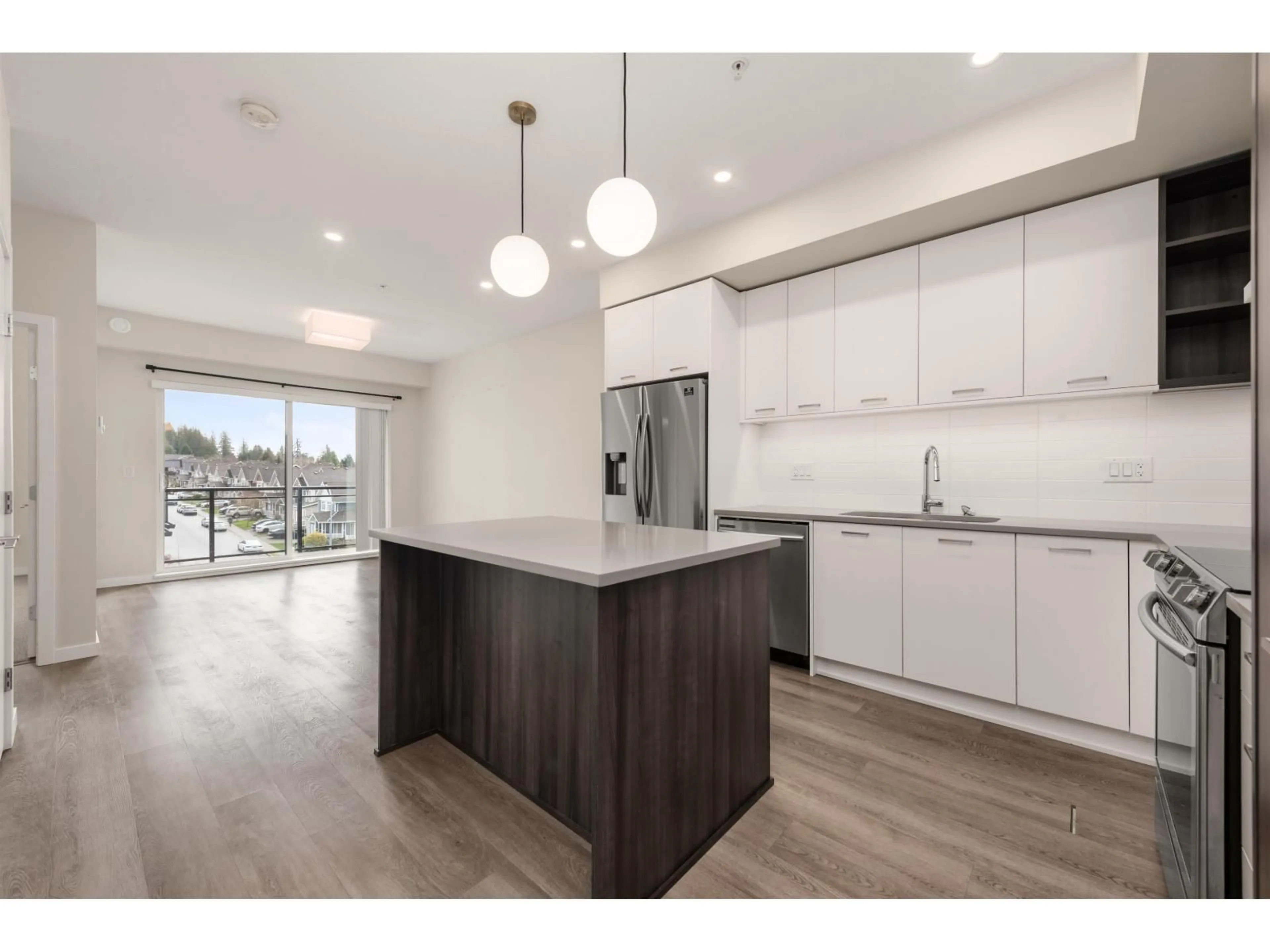 Open concept kitchen, wood/laminate floor for B407 - 20087 68, Langley British Columbia V2Y0Y3