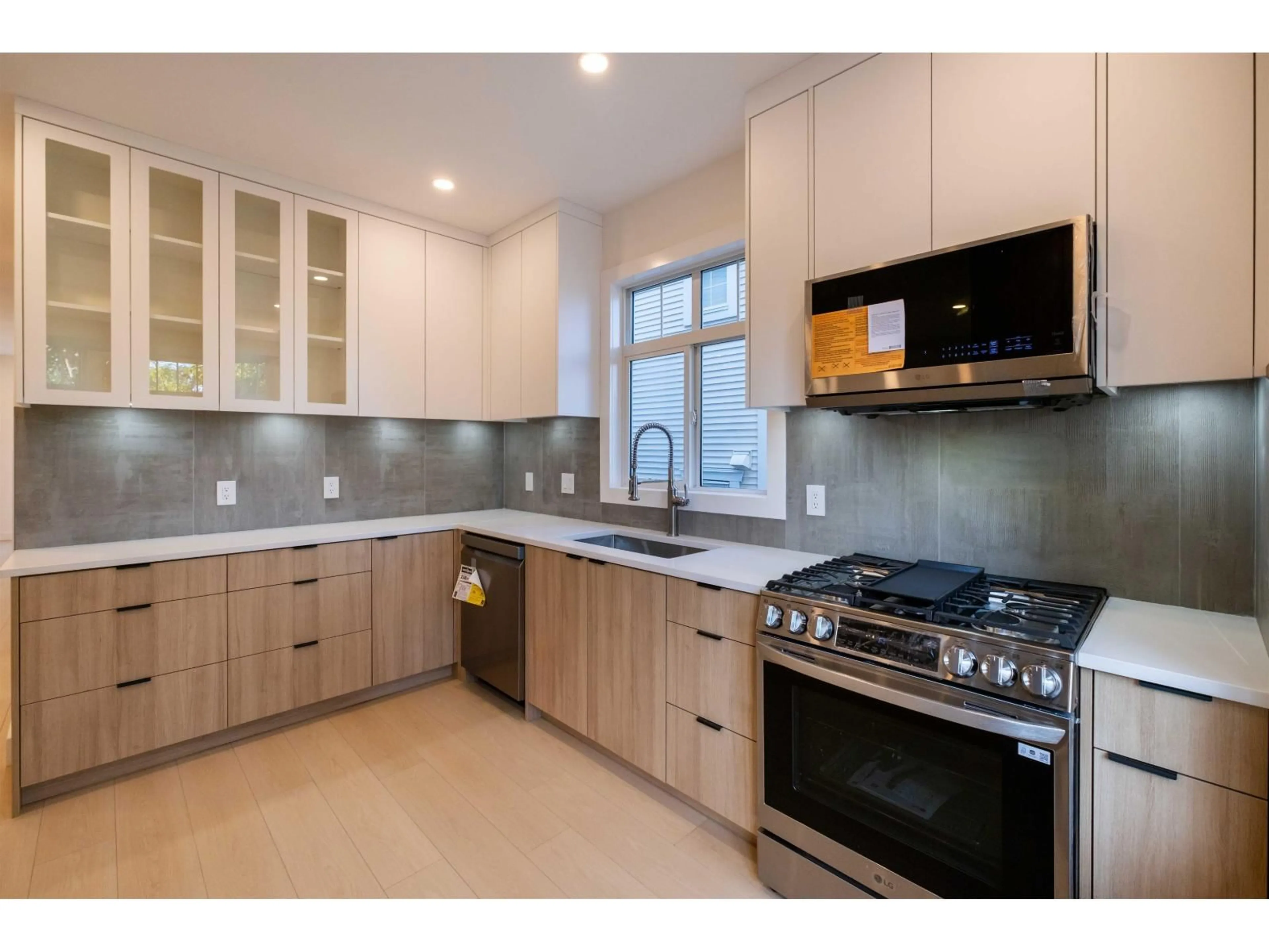 Unknown for 5 - 19551 66, Surrey British Columbia V4N0Z5