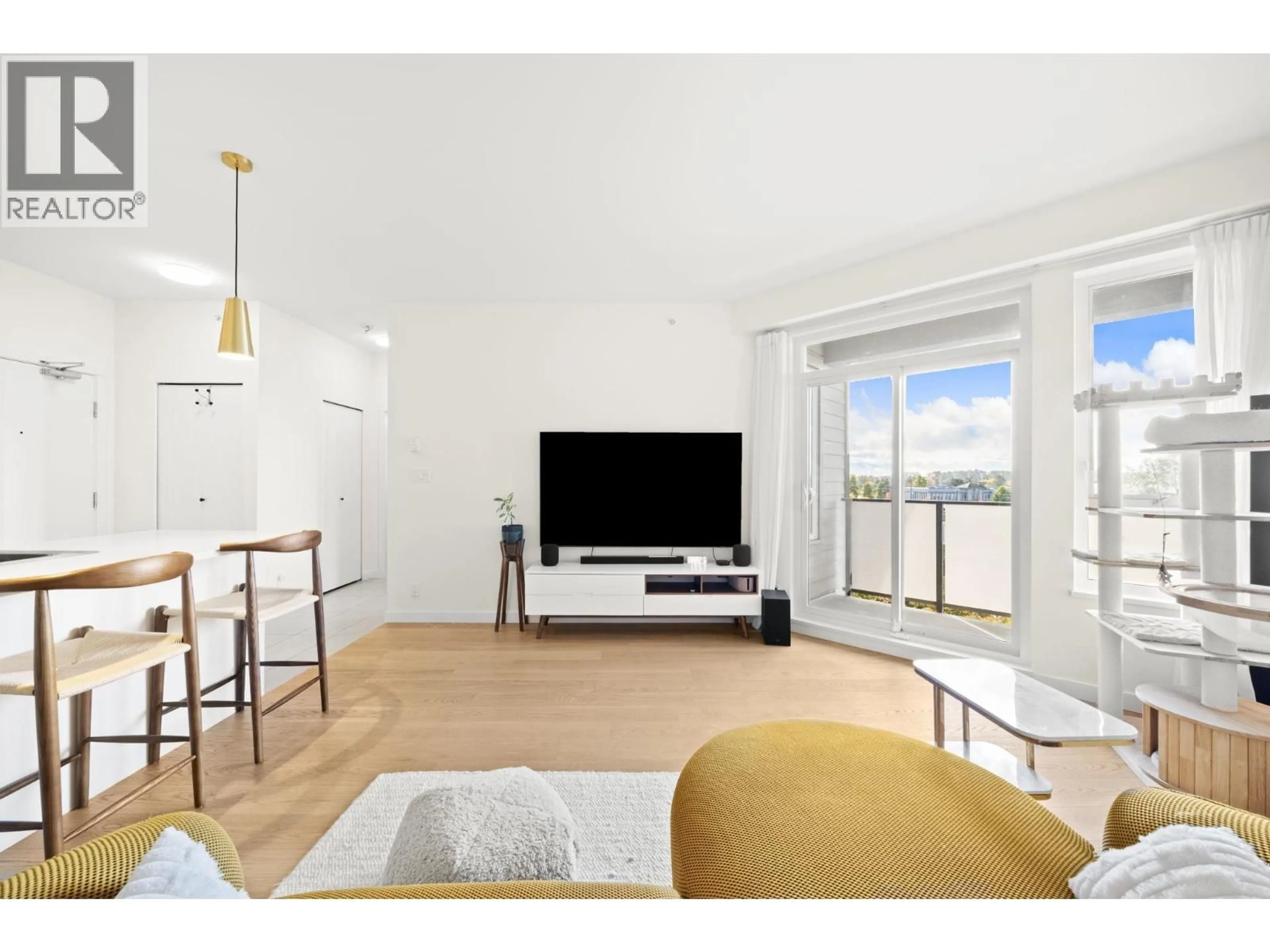 Living room with furniture, unknown for 417 - 10880 NO. 5 ROAD, Richmond British Columbia V6W0B3