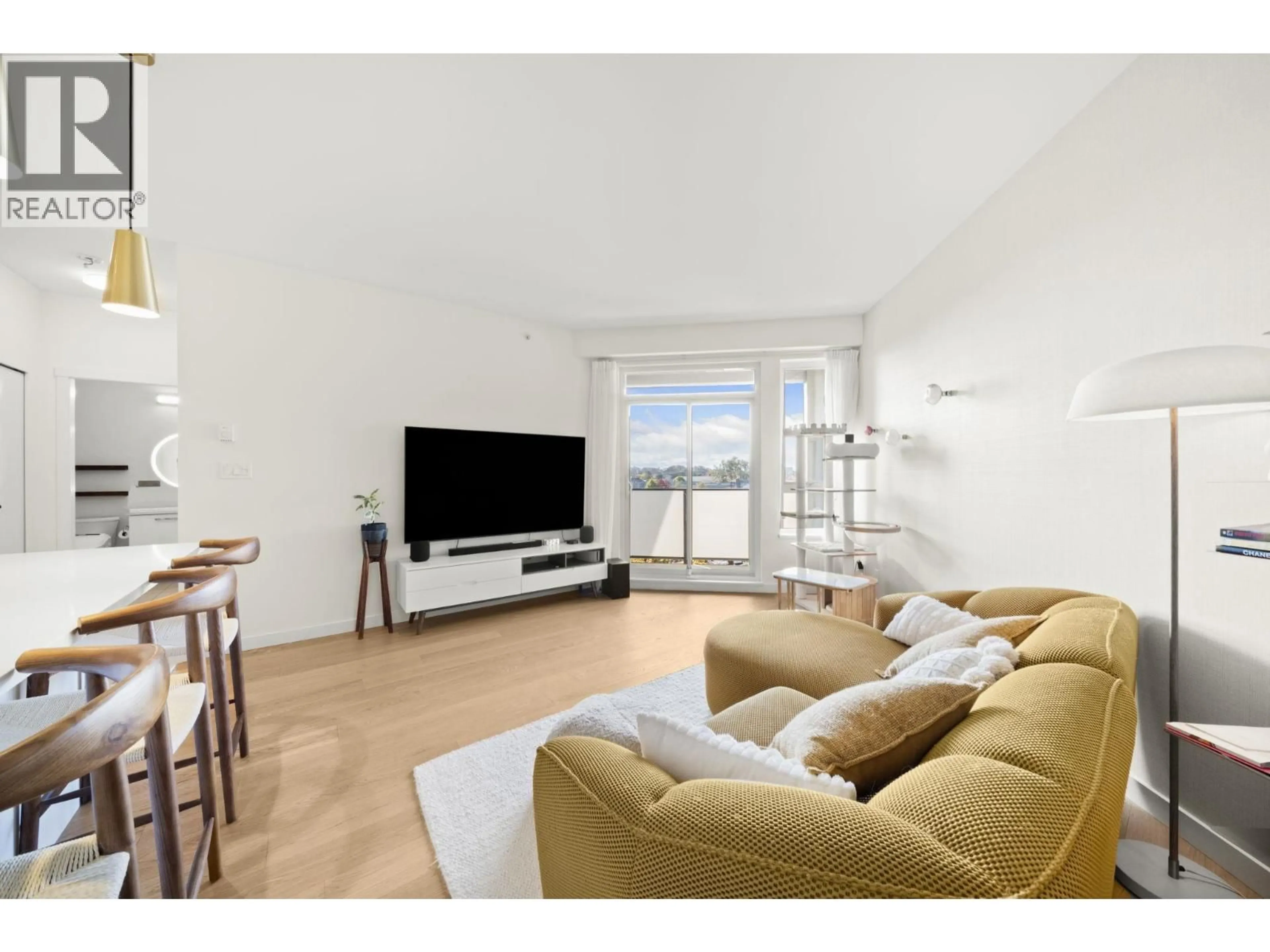Living room with furniture, unknown for 417 - 10880 NO. 5 ROAD, Richmond British Columbia V6W0B3