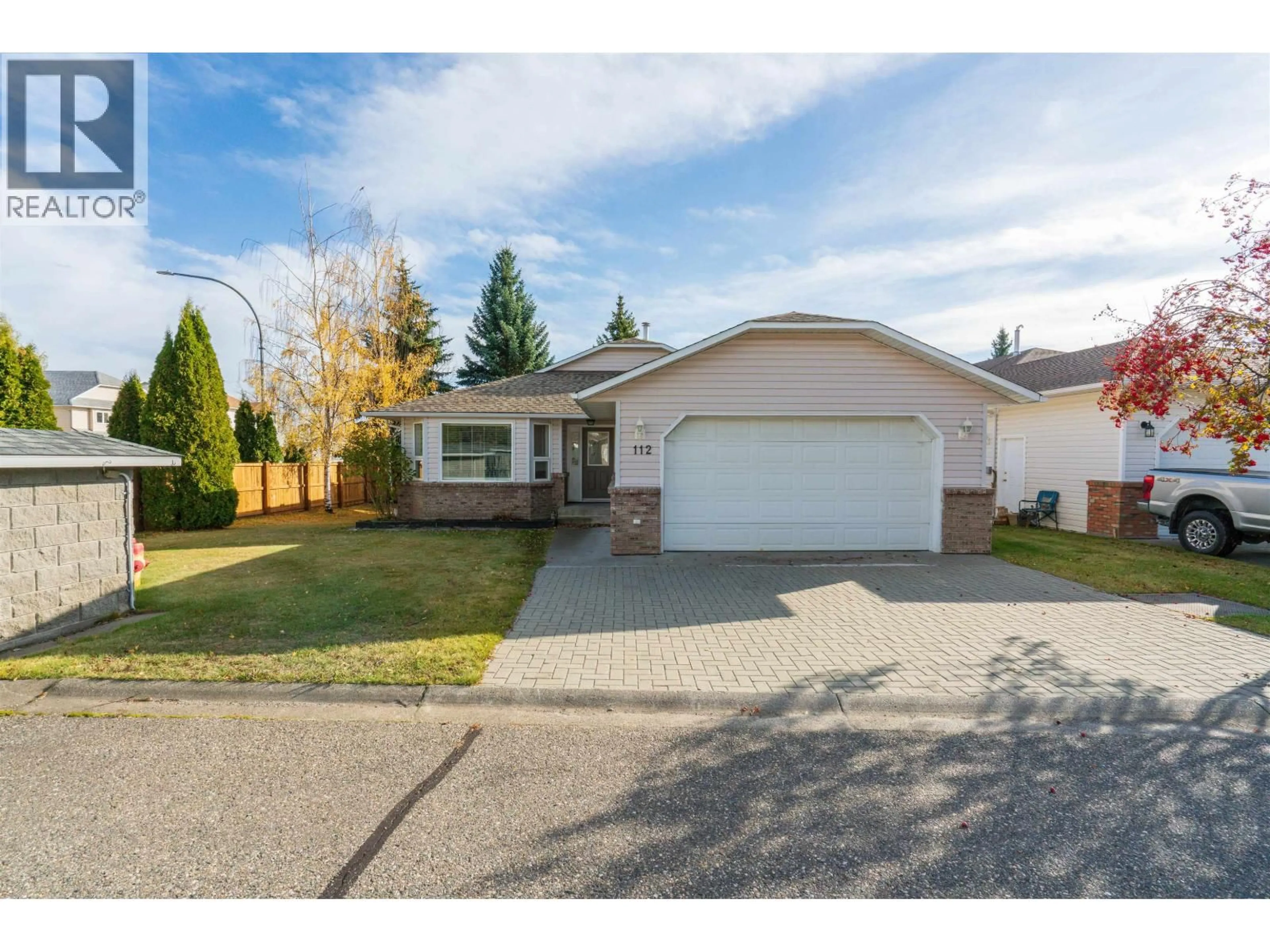 Home with vinyl exterior material, street for 112 - 7187 SOUTHRIDGE AVENUE, Prince George British Columbia V2N4Z3