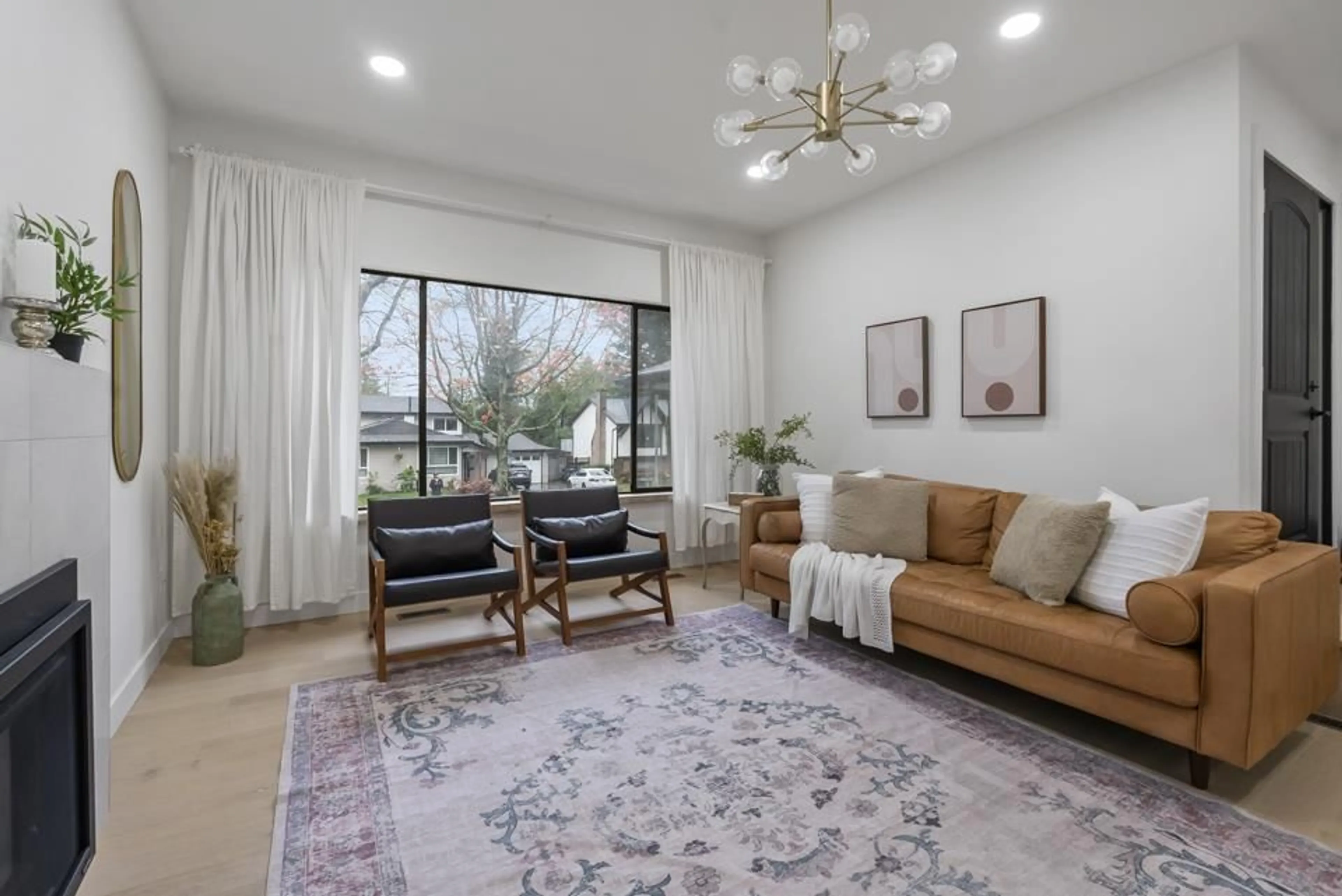 Living room with furniture, unknown for 14041 88A, Surrey British Columbia V3V7H4