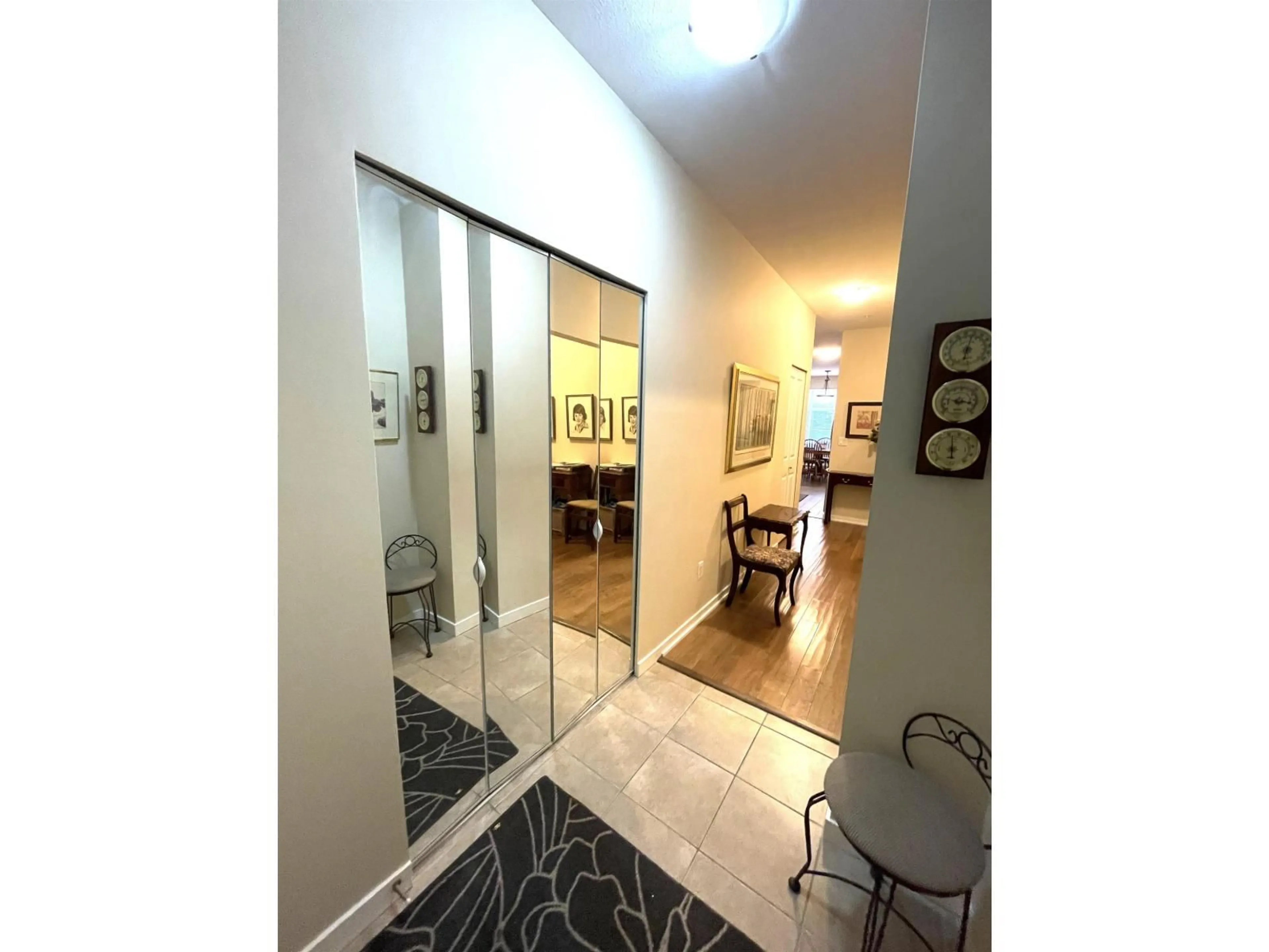 Indoor entryway for 101 - 15299 17A, Surrey British Columbia V4A1V4