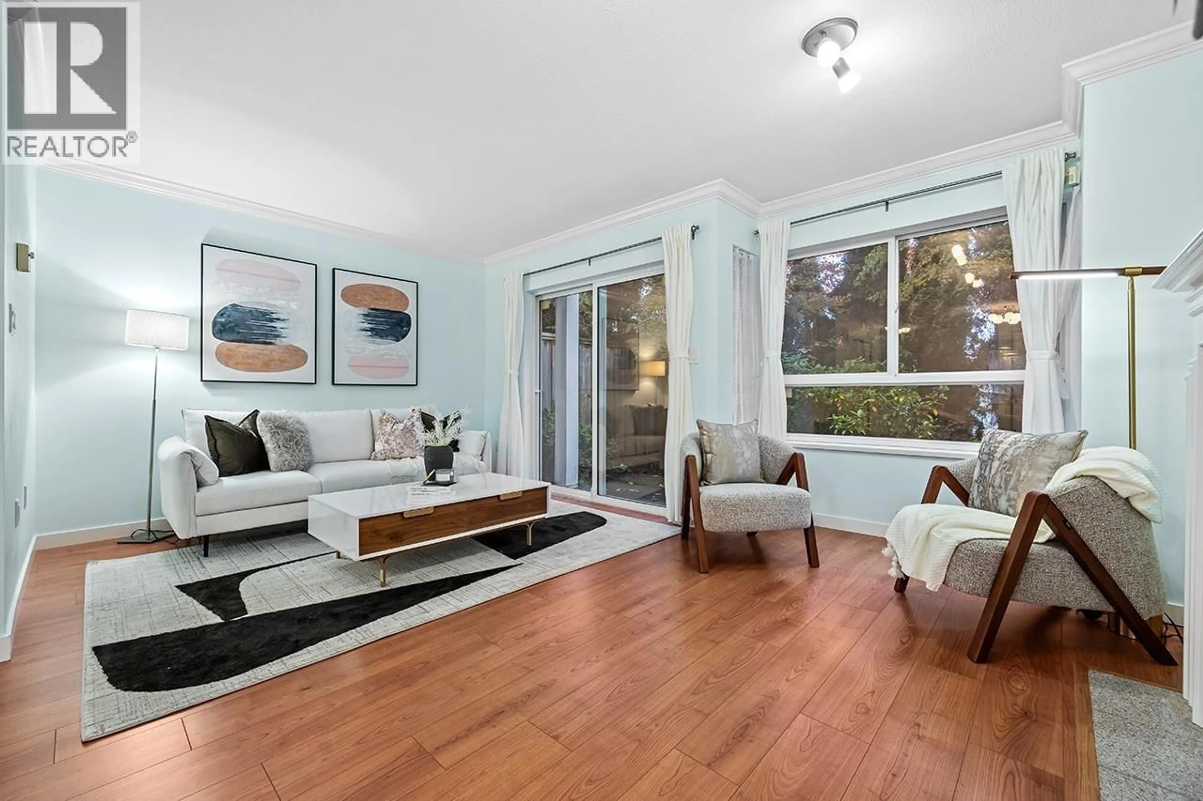 Living room with furniture, wood/laminate floor for 3 - 4238 BOND STREET, Burnaby British Columbia V5H1G4