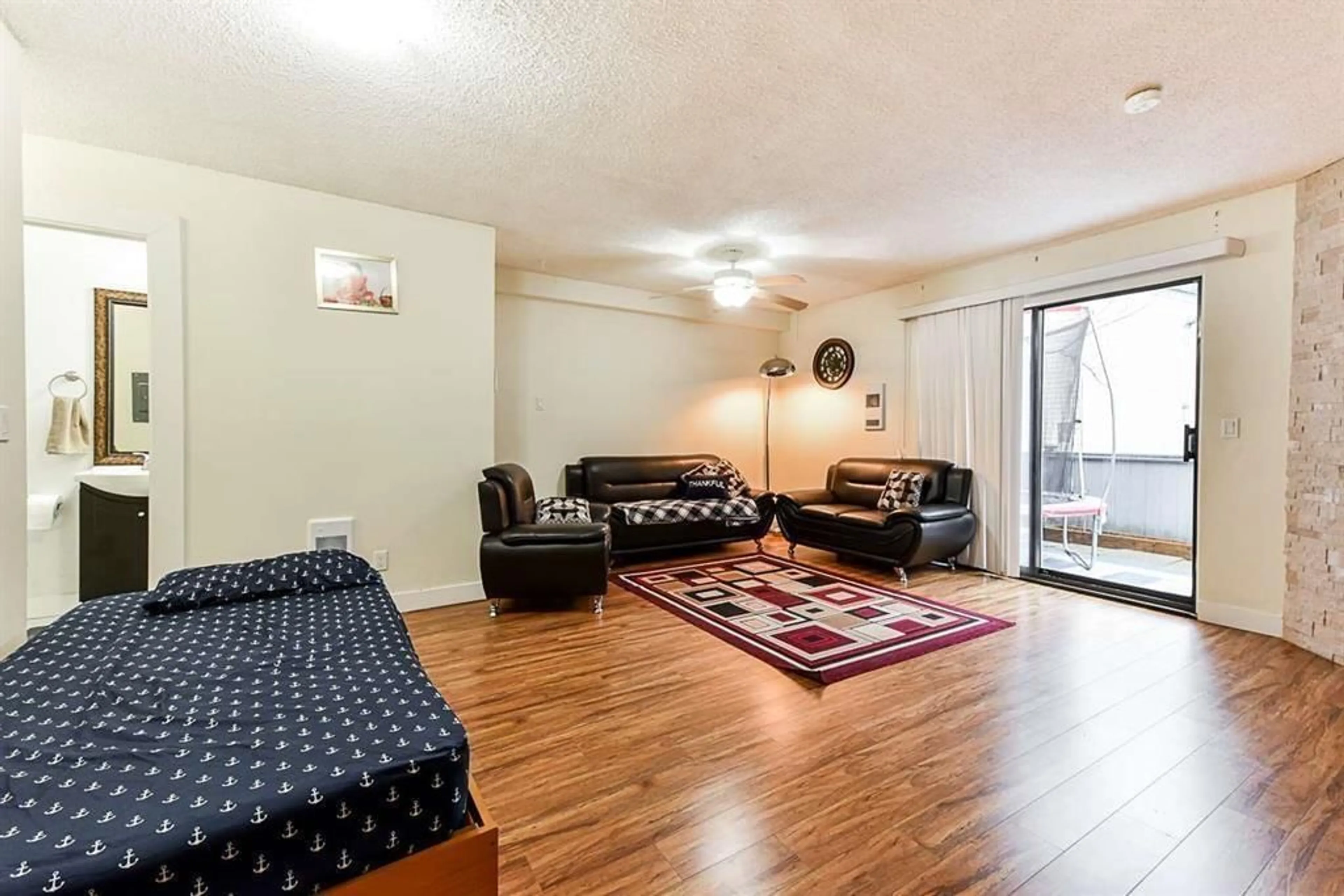 Living room with furniture, wood/laminate floor for 20 - 6613 138, Surrey British Columbia V3W5G7