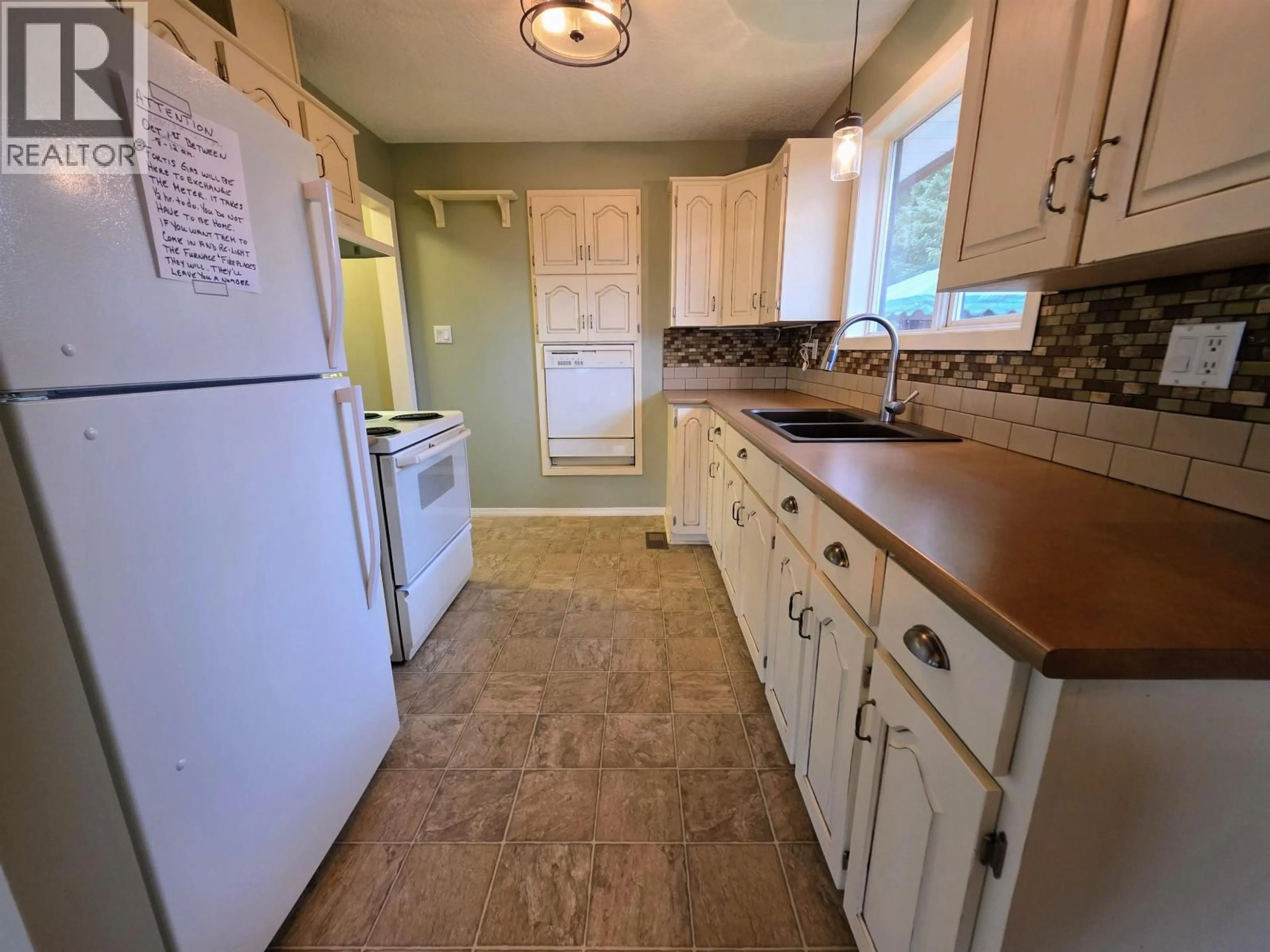 Standard kitchen, ceramic/tile floor for 3777 HILLCREST ROAD, Prince George British Columbia V2N5R1