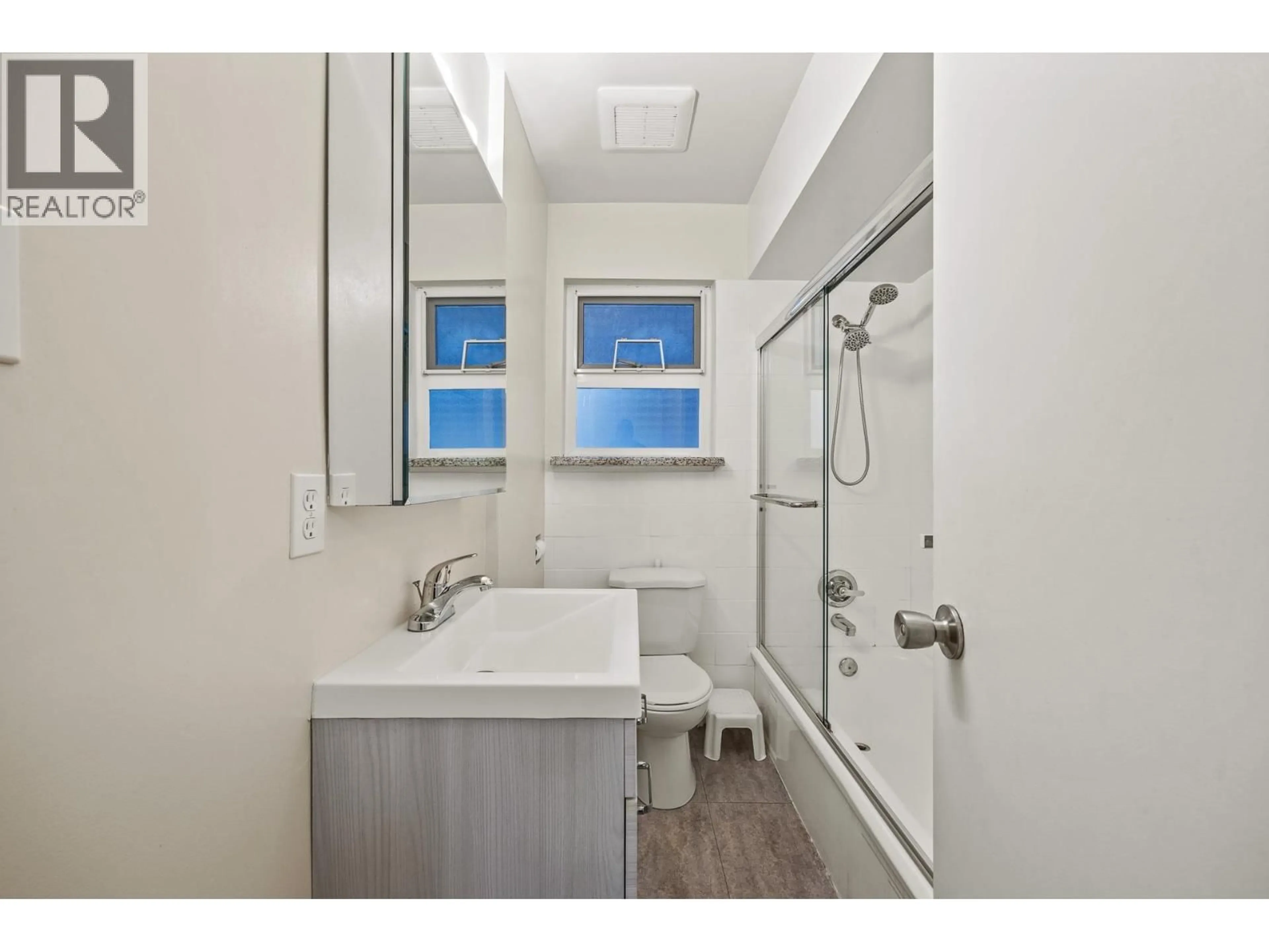 Standard bathroom, ceramic/tile floor for 4644 UNION STREET, Burnaby British Columbia V5C2Y3