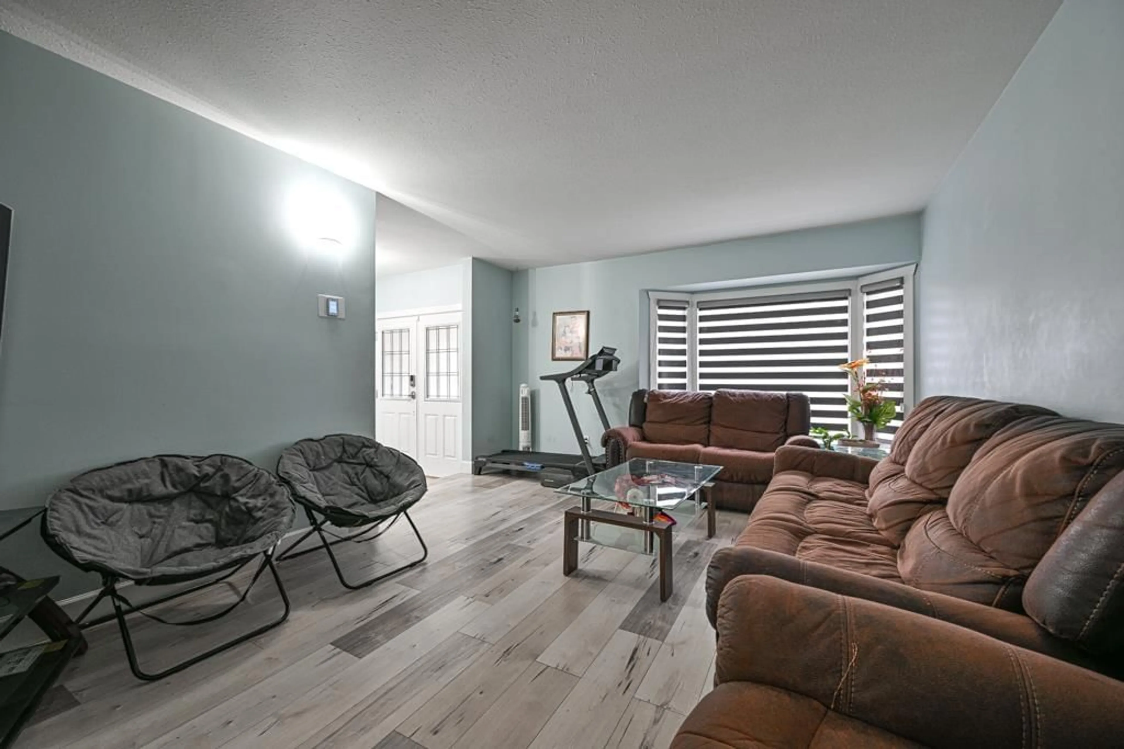 Living room with furniture, unknown for 14346 68B, Surrey British Columbia V3W8X1