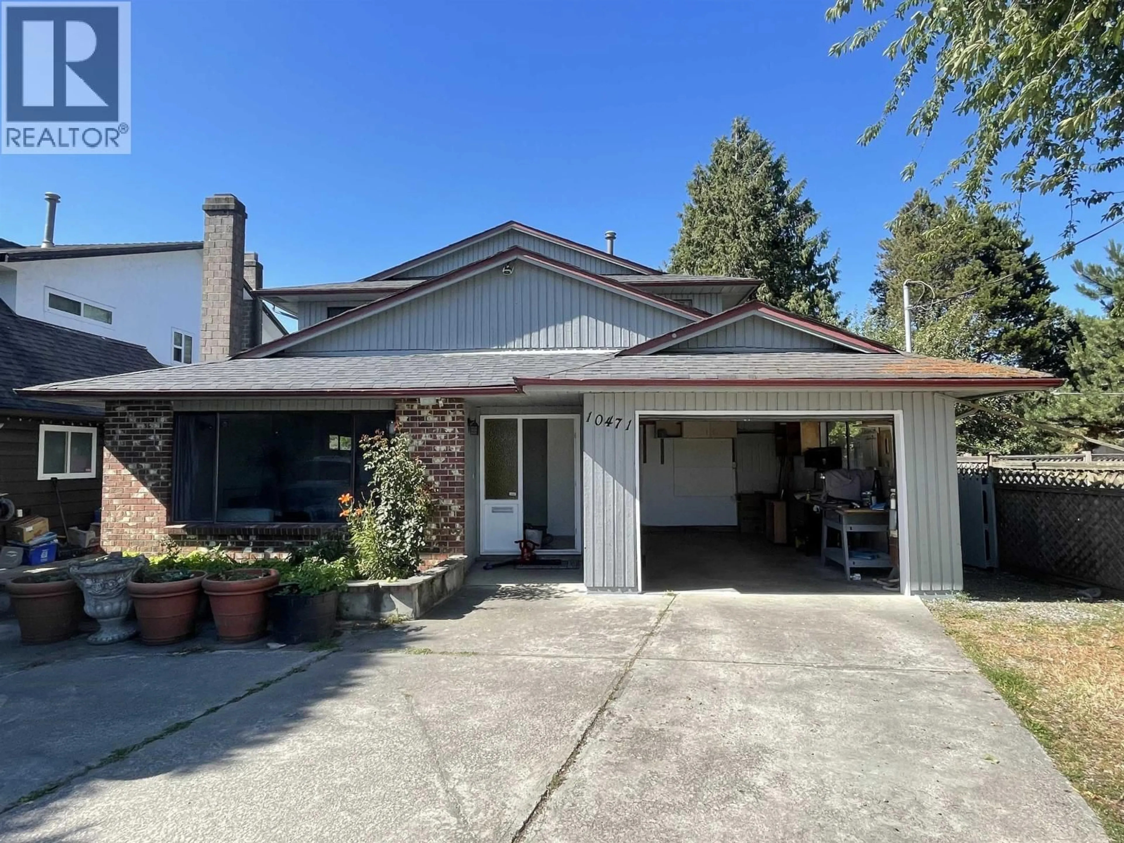 Home with vinyl exterior material, street for 10471 STEVESTON HIGHWAY, Richmond British Columbia V7A1N3