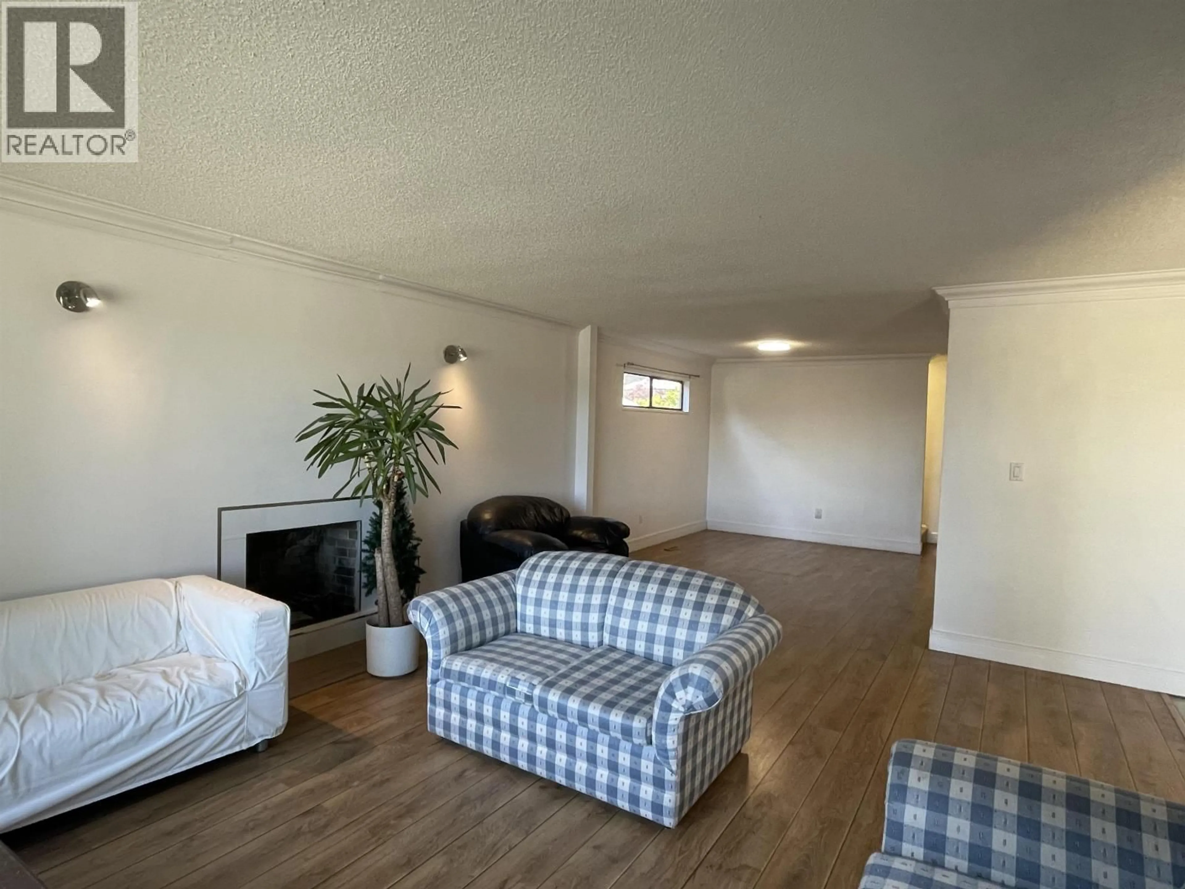 Living room with furniture, unknown for 10471 STEVESTON HIGHWAY, Richmond British Columbia V7A1N3