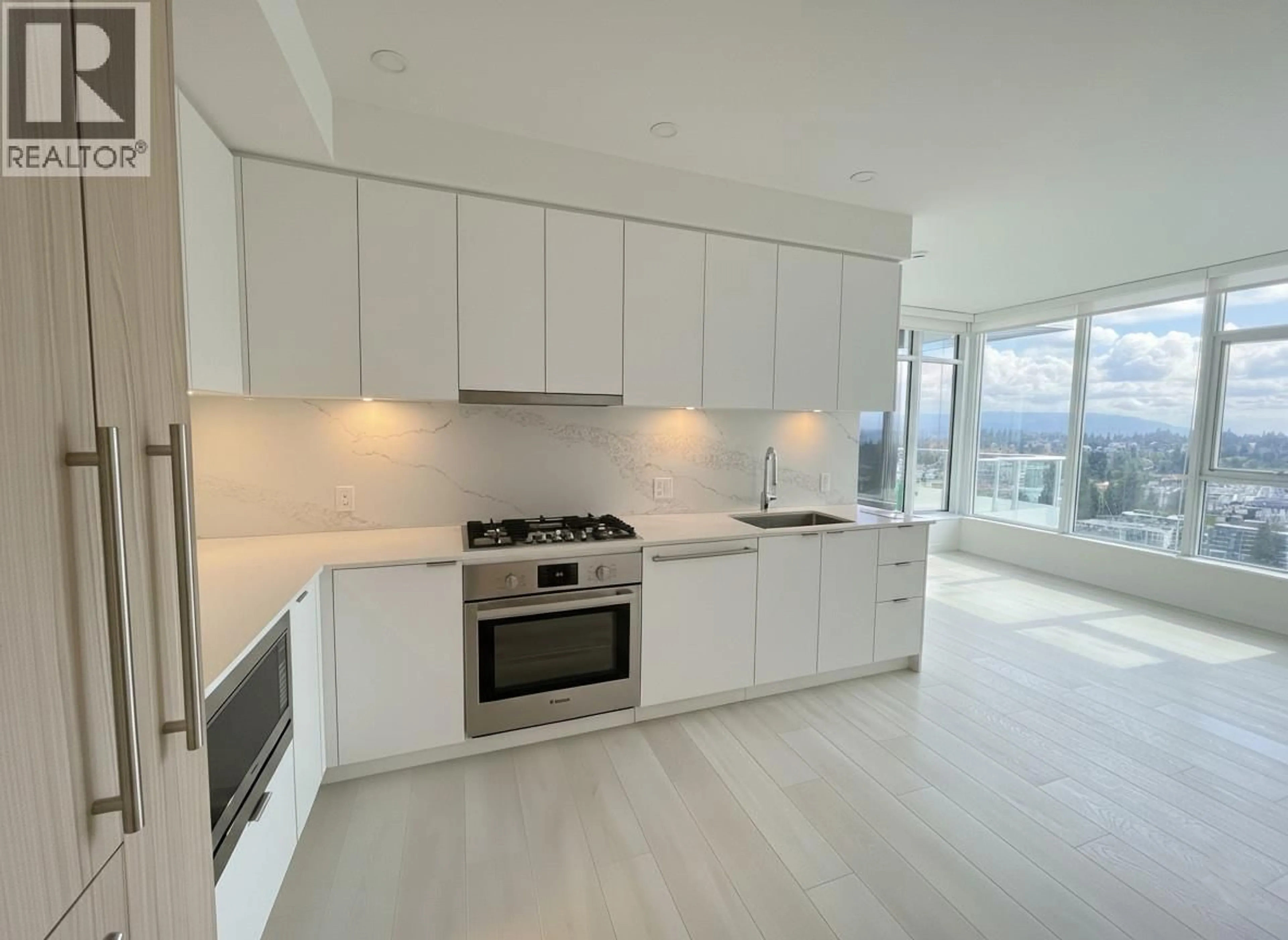 Open concept kitchen, ceramic/tile floor for 3209 - 537 COTTONWOOD AVENUE, Coquitlam British Columbia V3J0S4